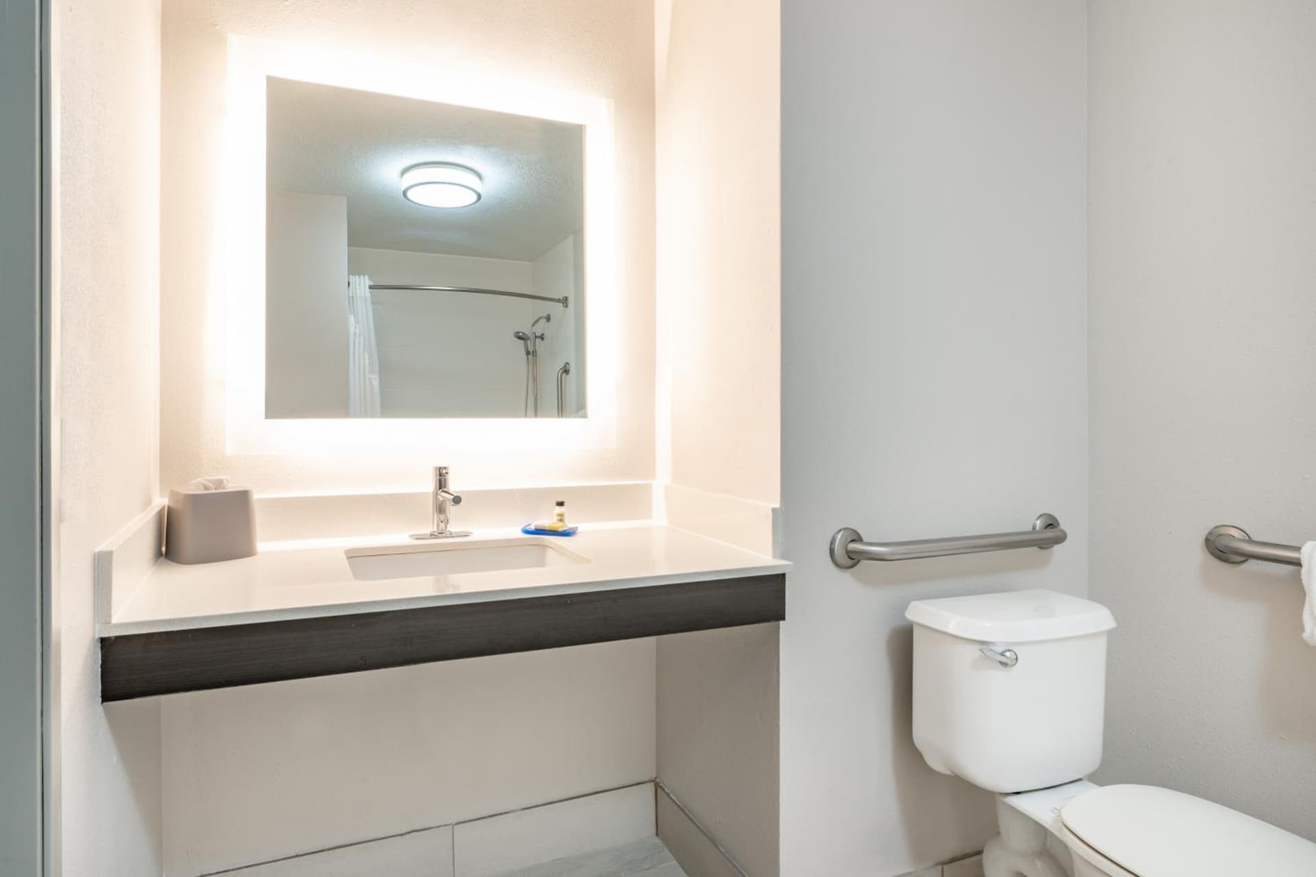 Holiday Inn Express Hotel & Suites Albuquerque - North Balloon Fiesta Park by IHG interior in Albuquerque, NM — gallery photo 2