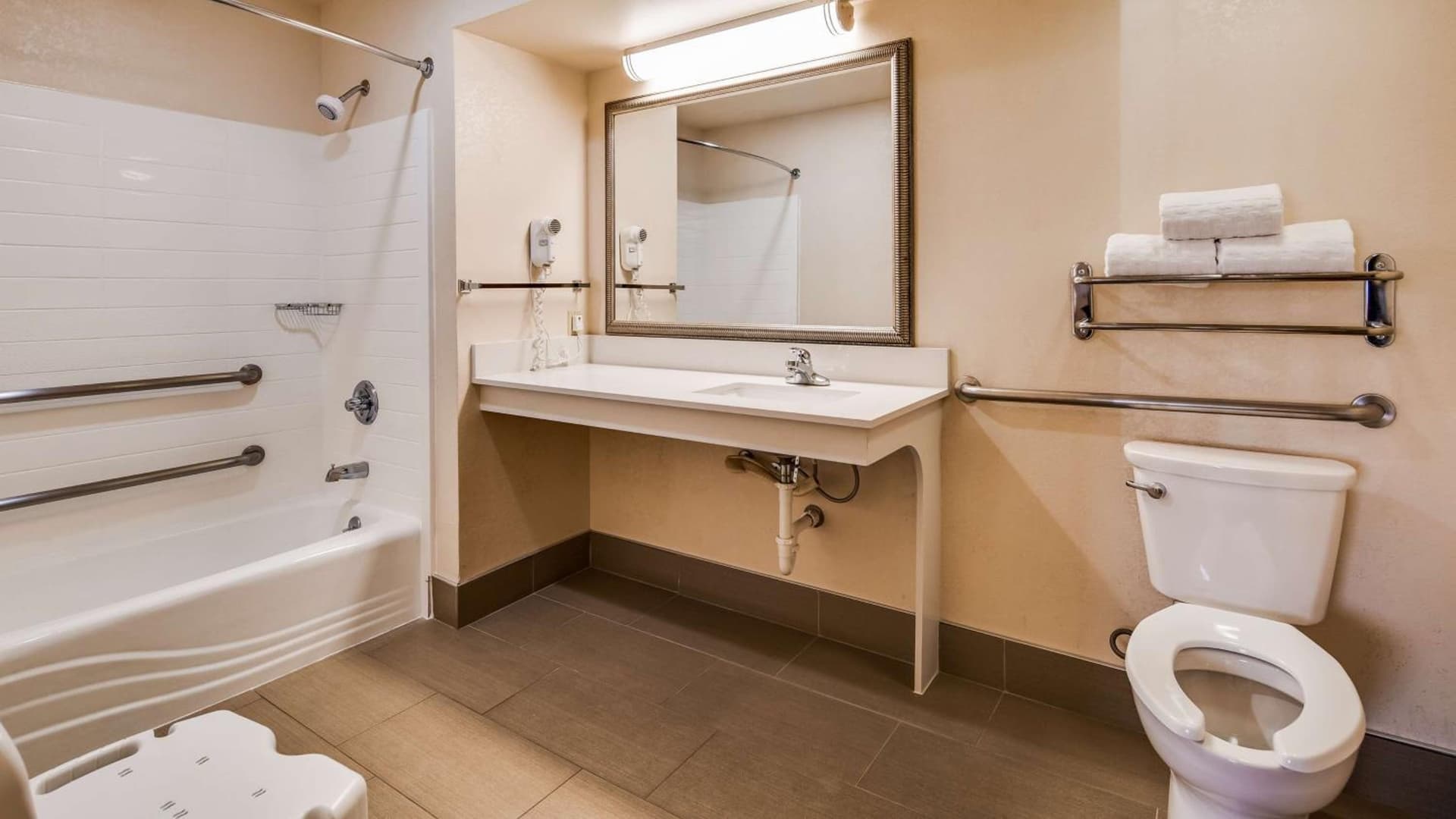Best Western Inn & Suites of Macon gallery photo in Macon, GA — image 8