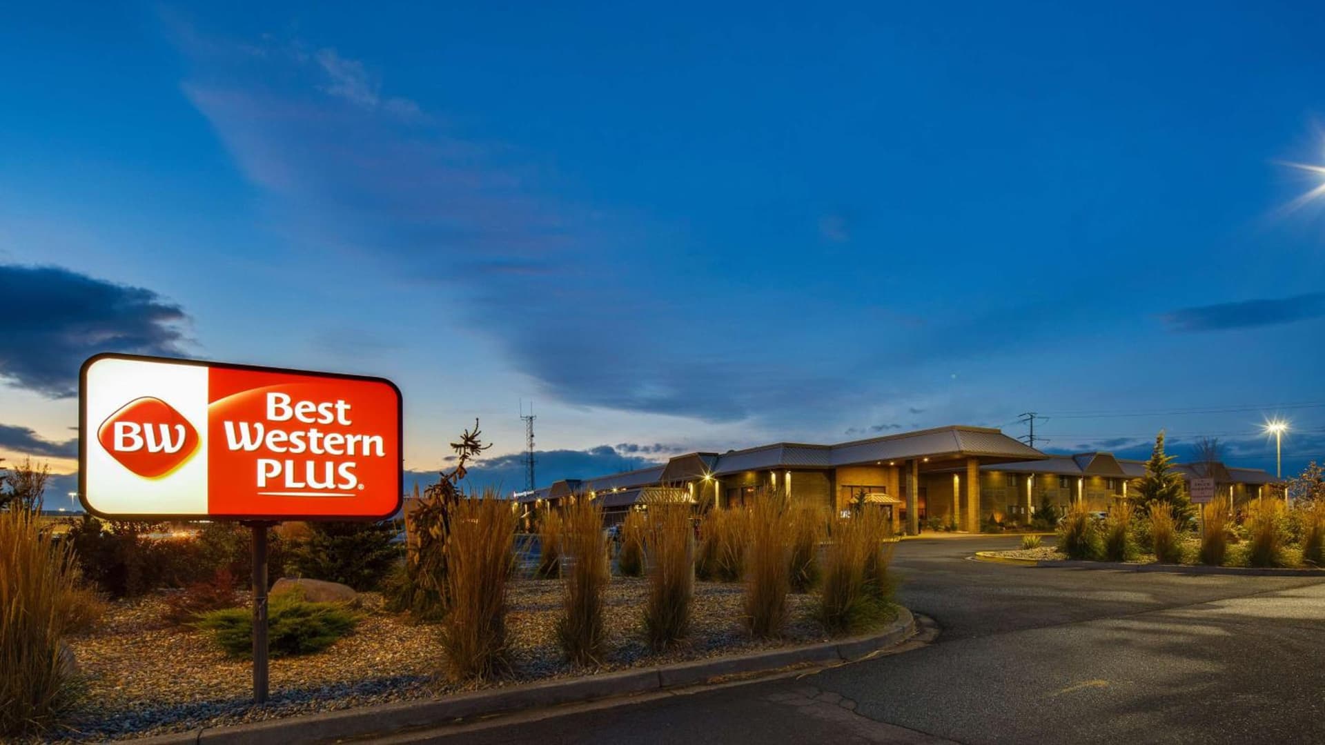 Best Western Plus Ahtanum Inn property views in Yakima, WA — gallery photo 3