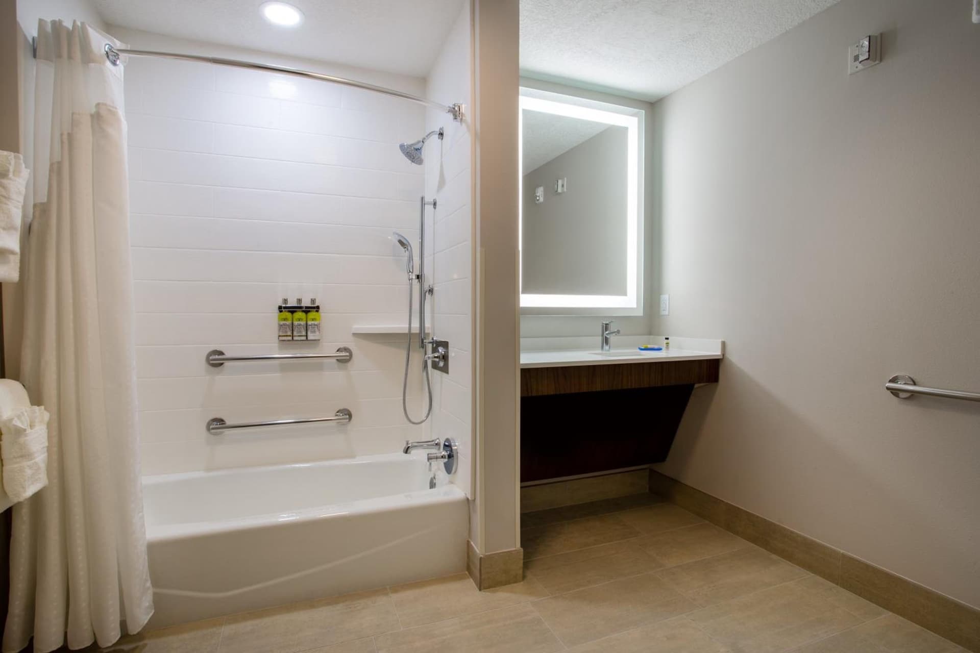 Holiday Inn Express & Suites - Deland South by IHG gallery photo in DeLand, FL — image 27