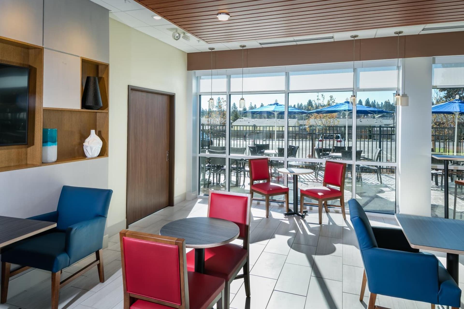 Holiday Inn Express & Suites - Bend South by IHG gallery photo in Bend, OR — image 11