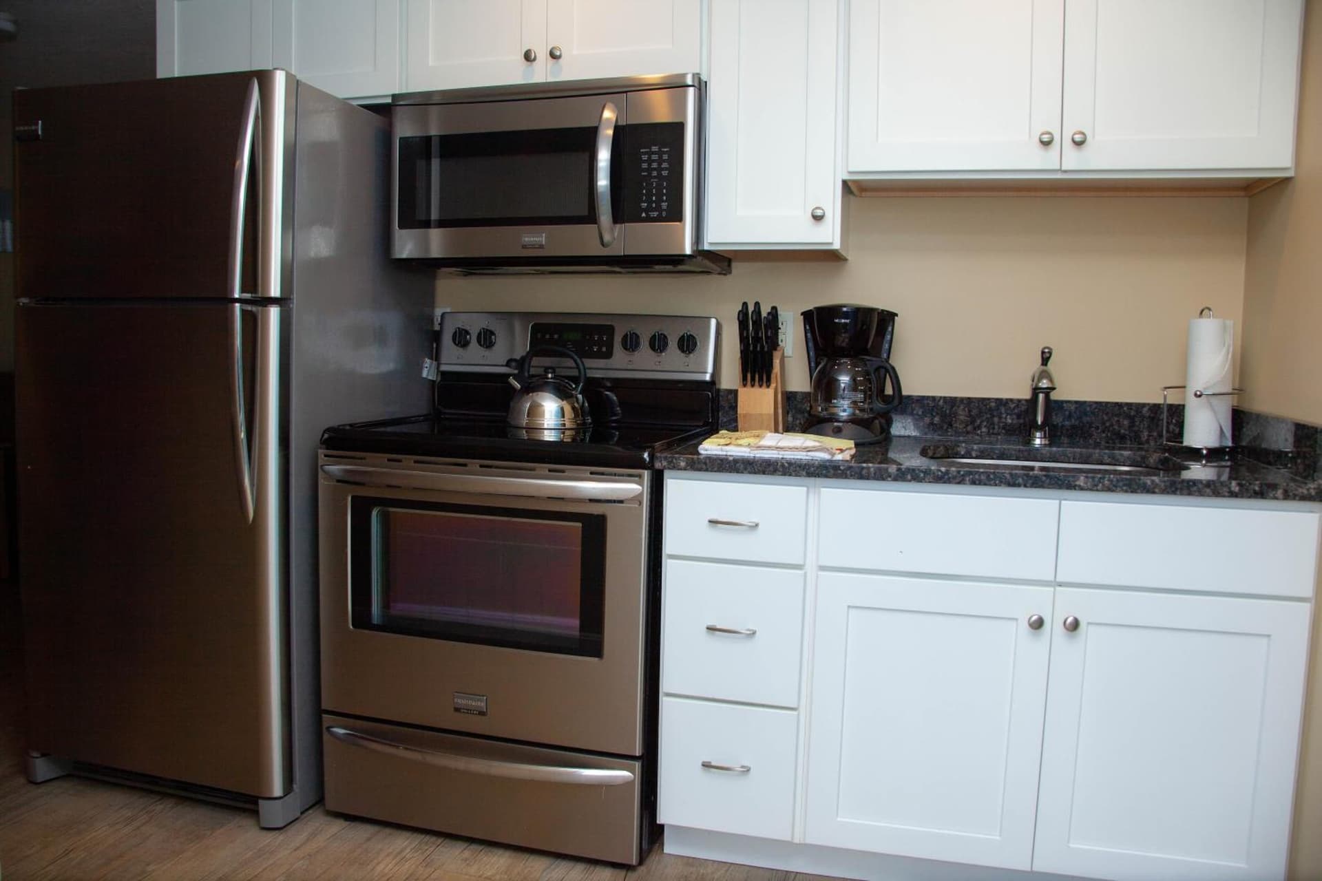 InnSeason Resorts Surfside interior in Falmouth, MA — gallery photo 2