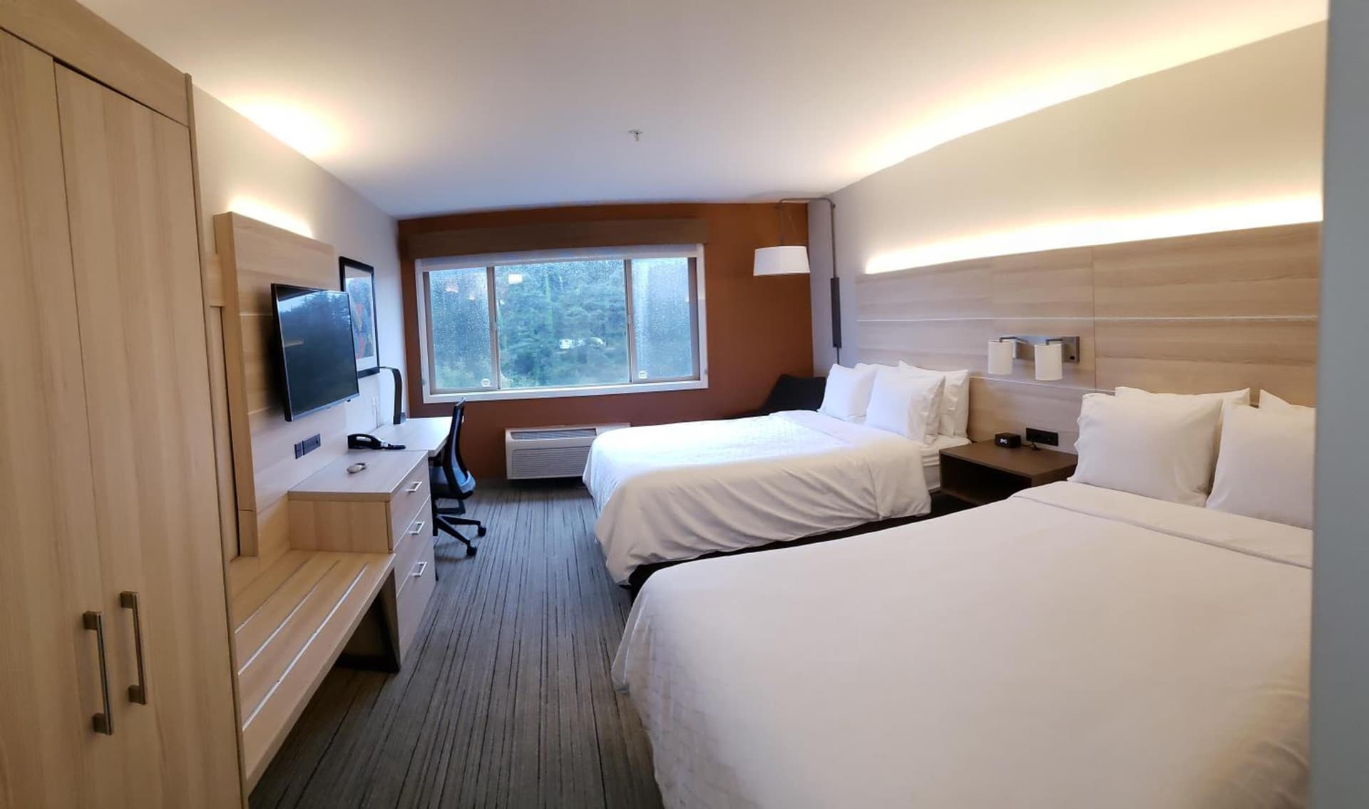 Holiday Inn Express Fort Bragg by IHG interior in Fort Bragg, CA — gallery photo 2