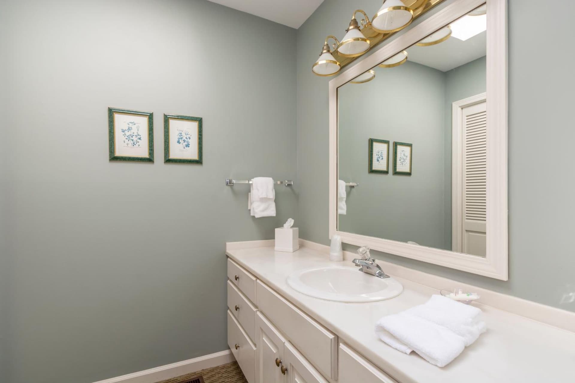 Century Suites Hotel gallery photo in Bloomington, IN — image 54