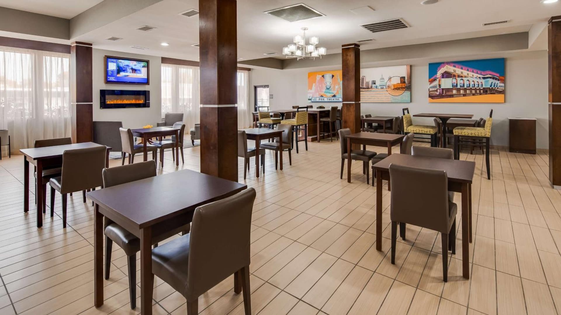 Best Western St. Louis Airport North Hotel & Suites property views in Hazelwood, MO — gallery photo 3