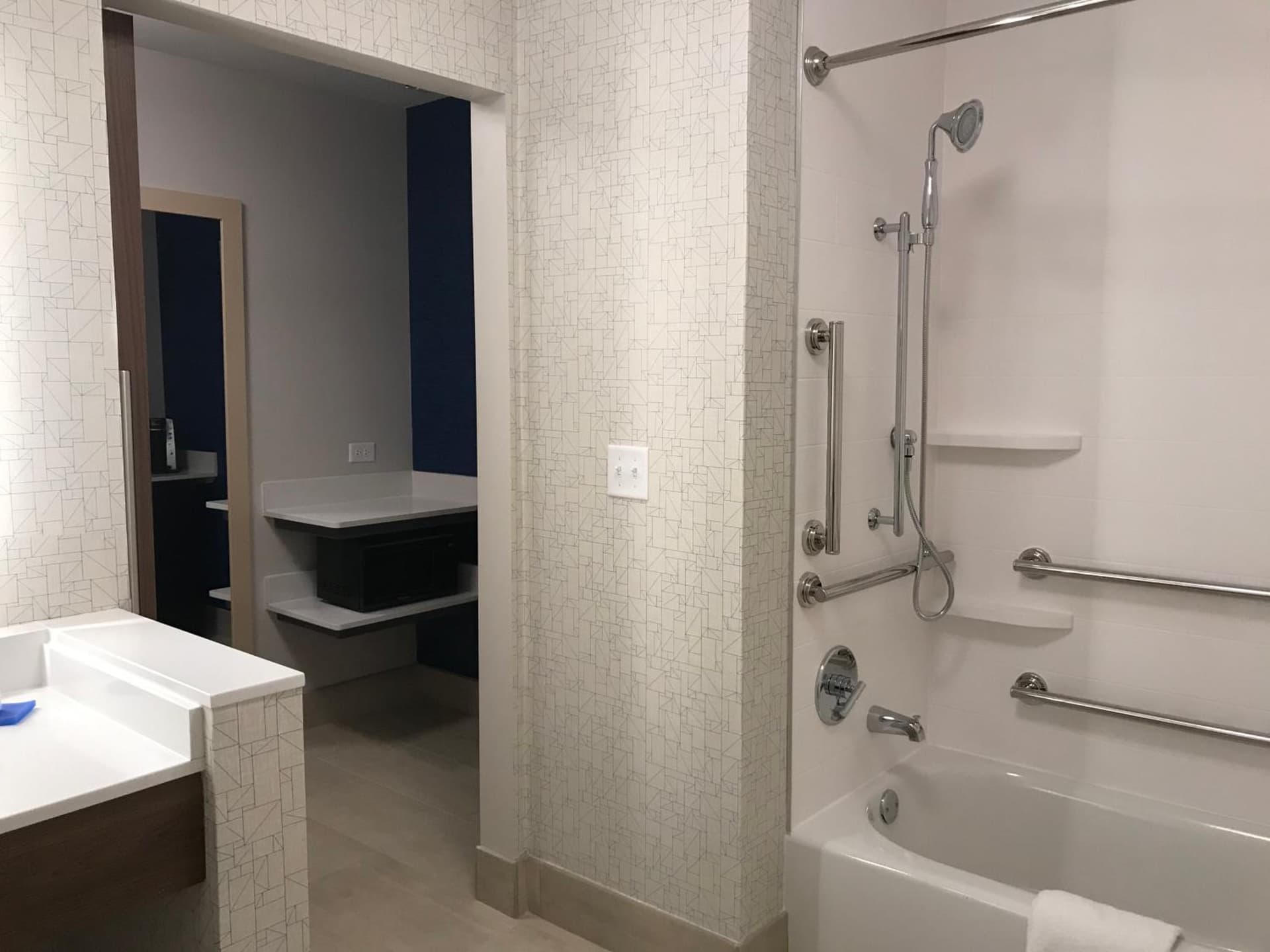 Holiday Inn Express & Suites - Phoenix - Airport North by IHG gallery photo in Phoenix, AZ — image 60