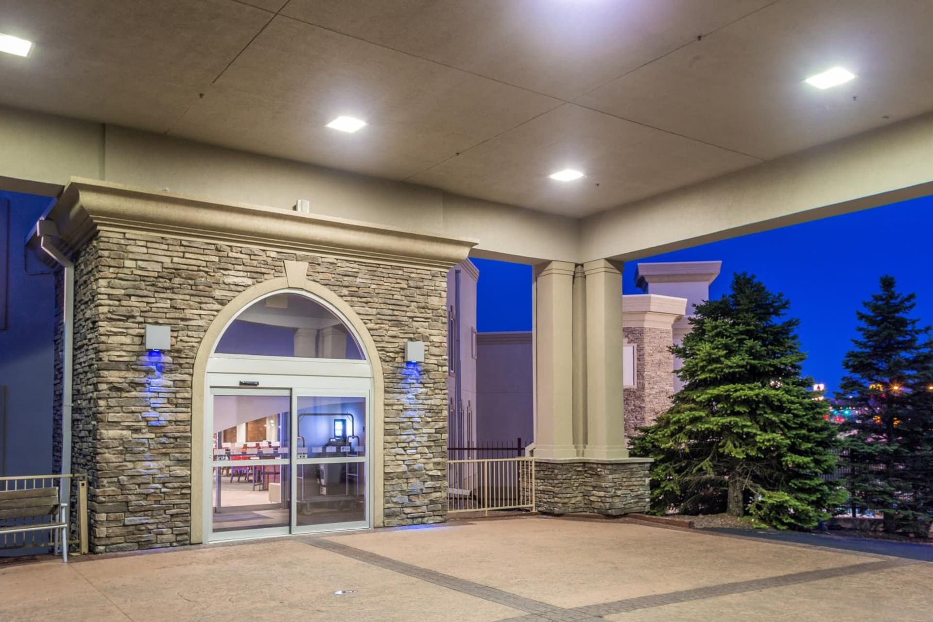 Holiday Inn Express Wisconsin Dells by IHG featured exterior or lobby in Wisconsin Dells, WI — similar hotel