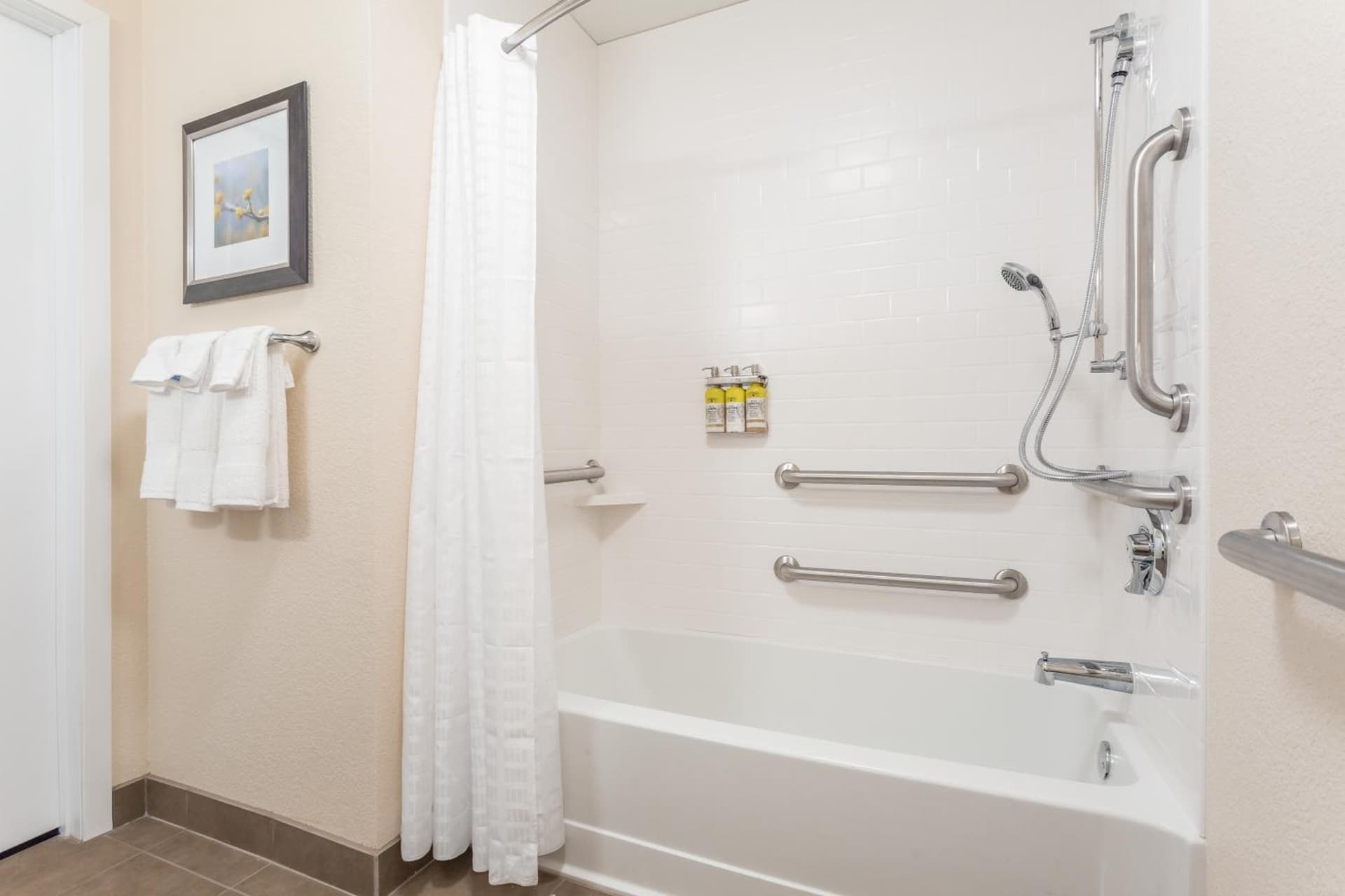 Candlewood Suites Eau Claire I-94 by IHG property views in Eau Claire, WI — gallery photo 3