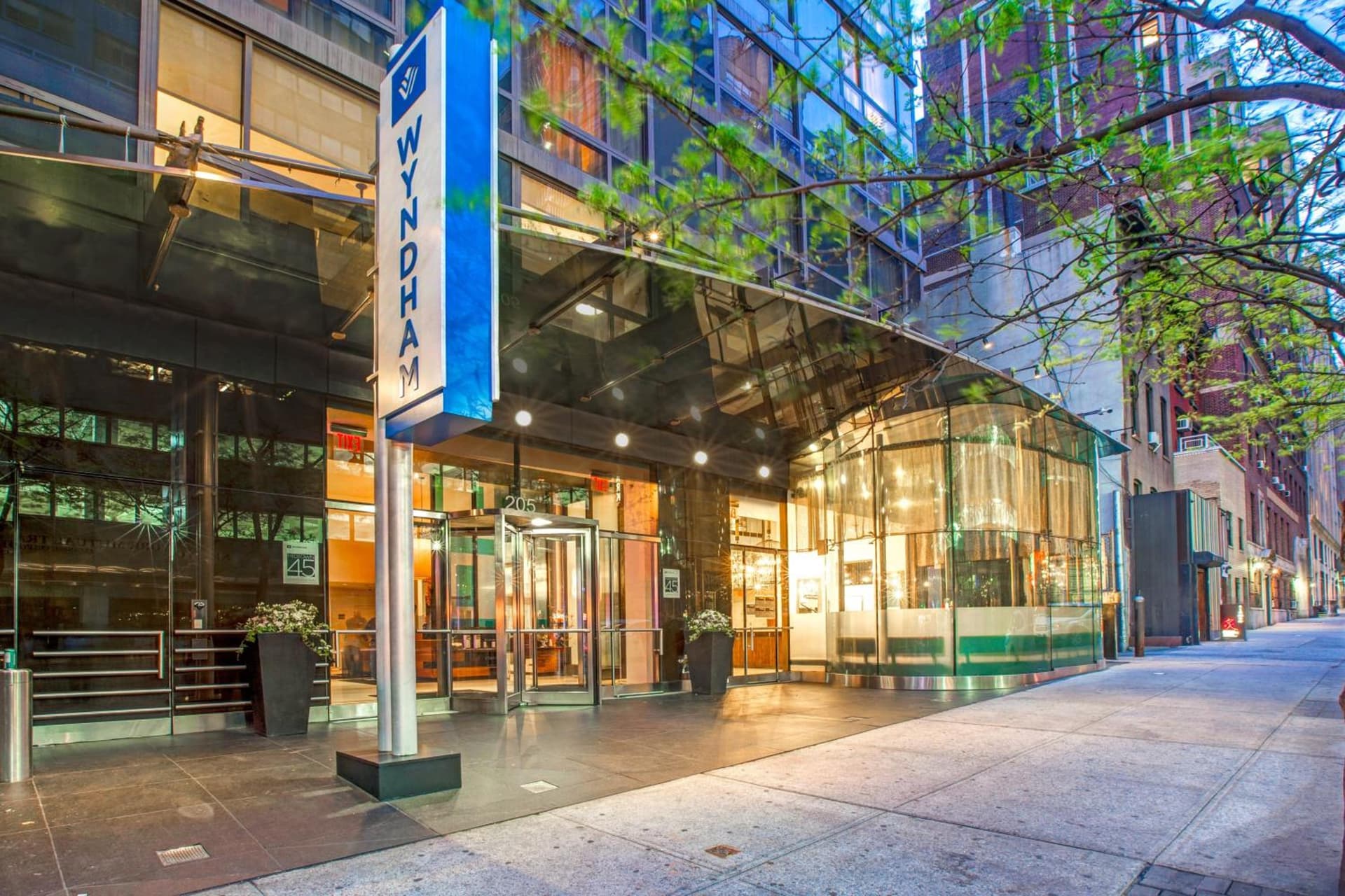 Club Wyndham Midtown 45 featured exterior or lobby in New York, NY — similar hotel