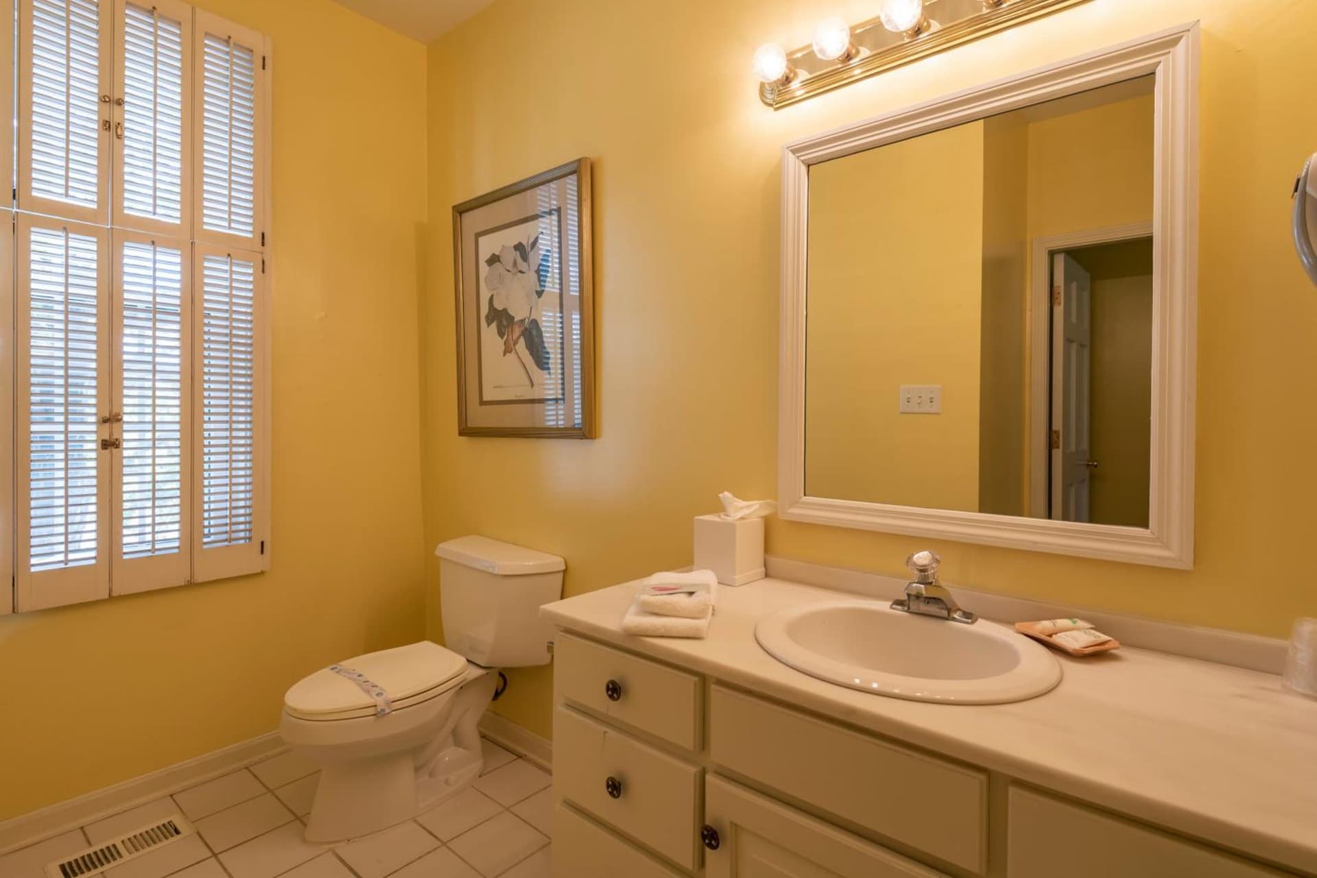 Century Suites Hotel gallery photo in Bloomington, IN — image 14