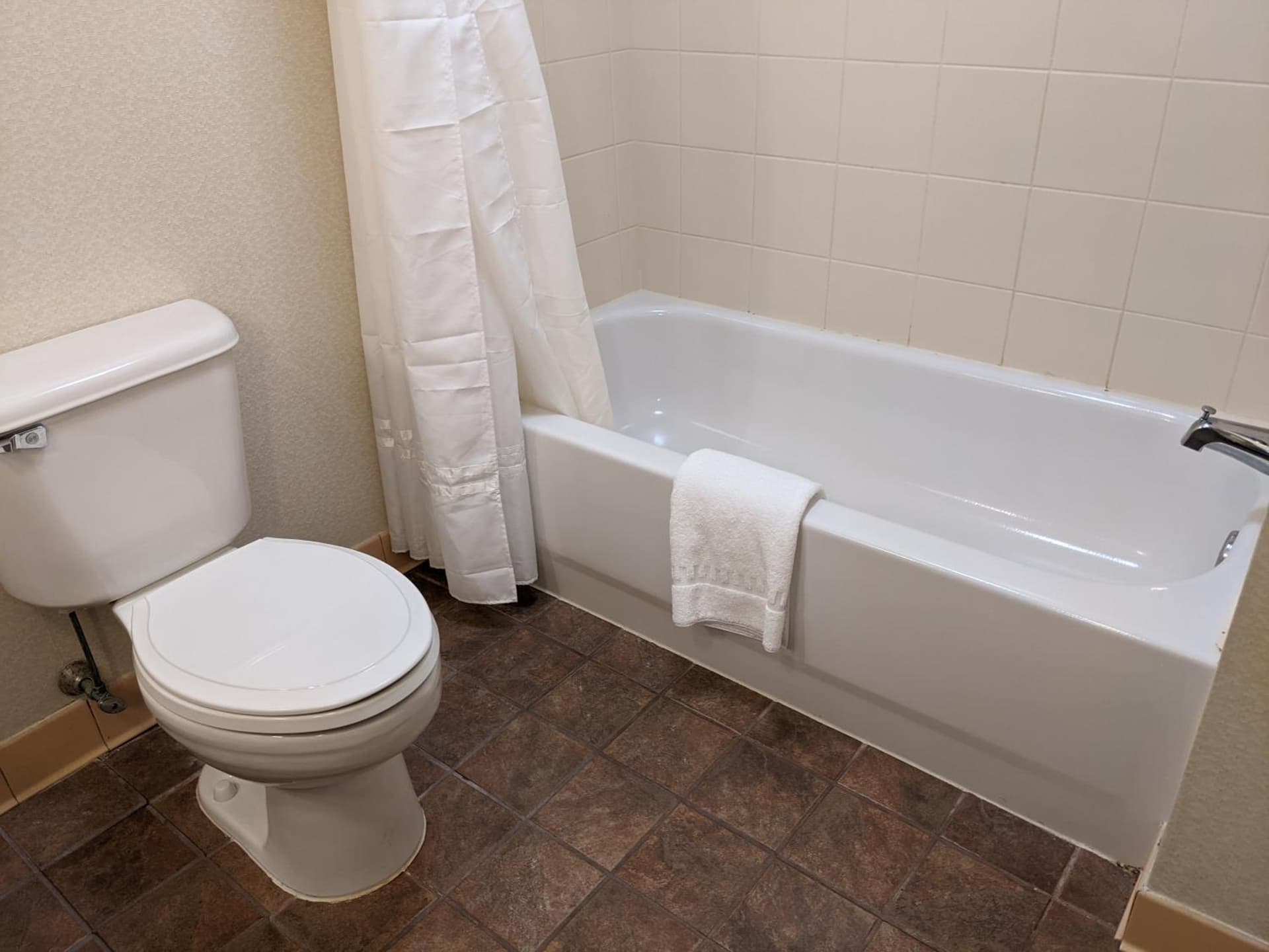 Rod 'N' Reel Resort gallery photo in Chesapeake Beach, MD — image 35