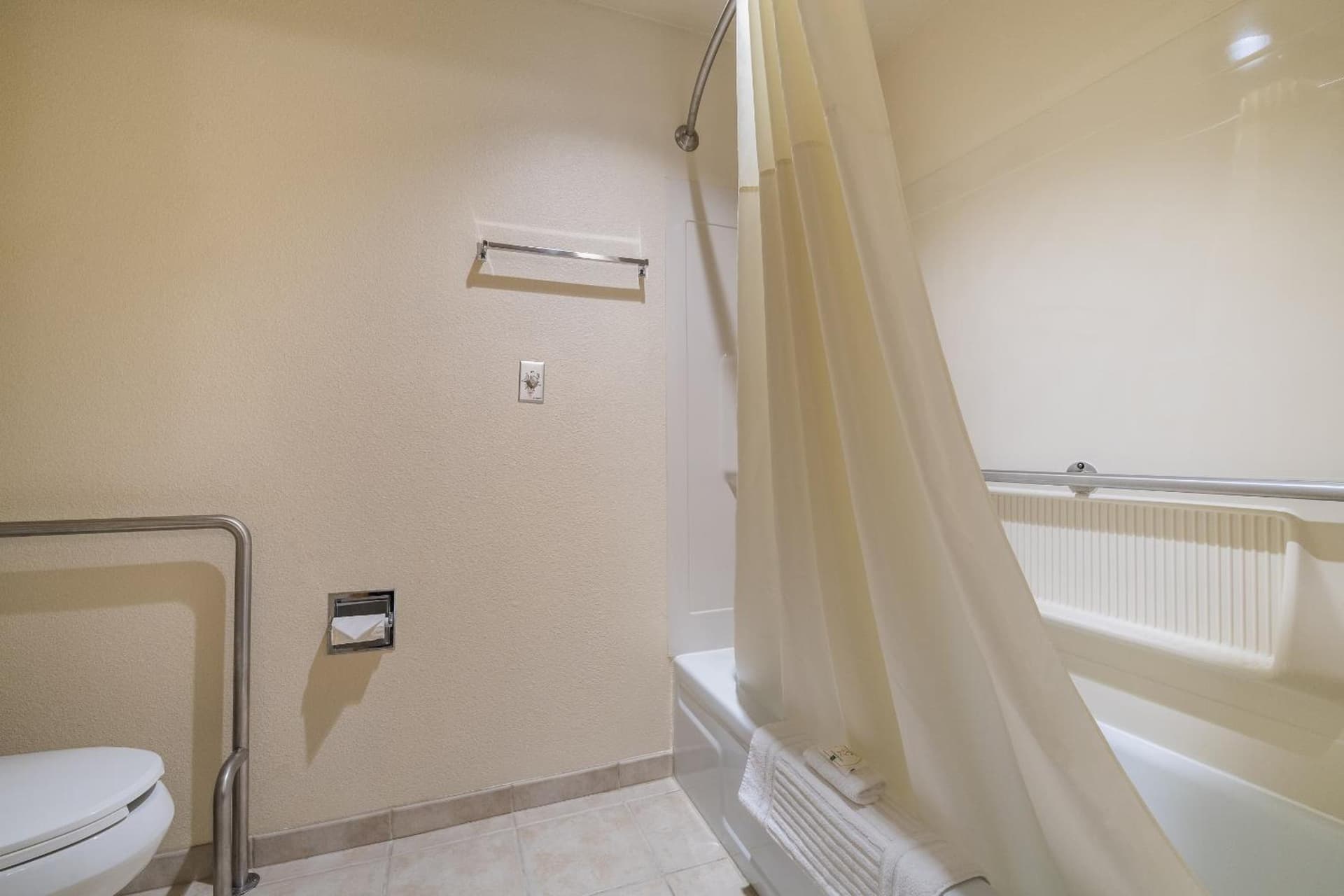 Quality Inn & Suites Silverdale Bangor-Keyport gallery photo in Silverdale, WA — image 10
