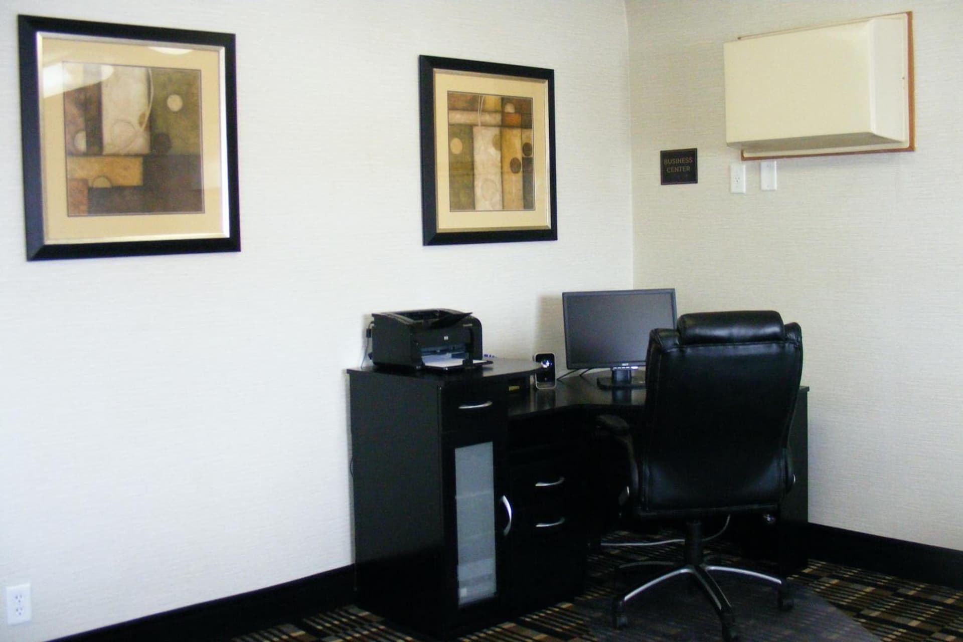 Americas Best Value Inn and Suites Bismarck gallery photo in Bismarck, ND — image 31