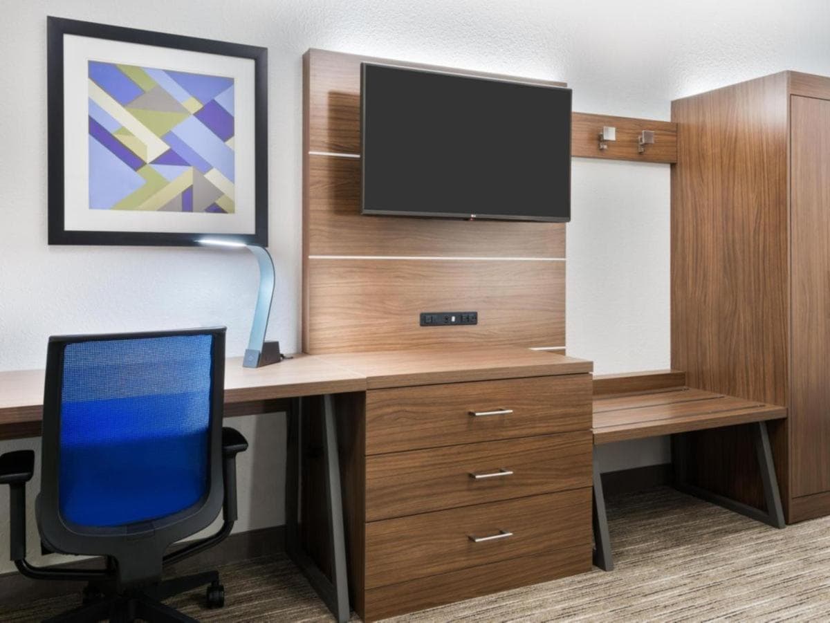 Holiday Inn Express & Suites - Kokomo South by IHG interior in Kokomo, IN — gallery photo 2