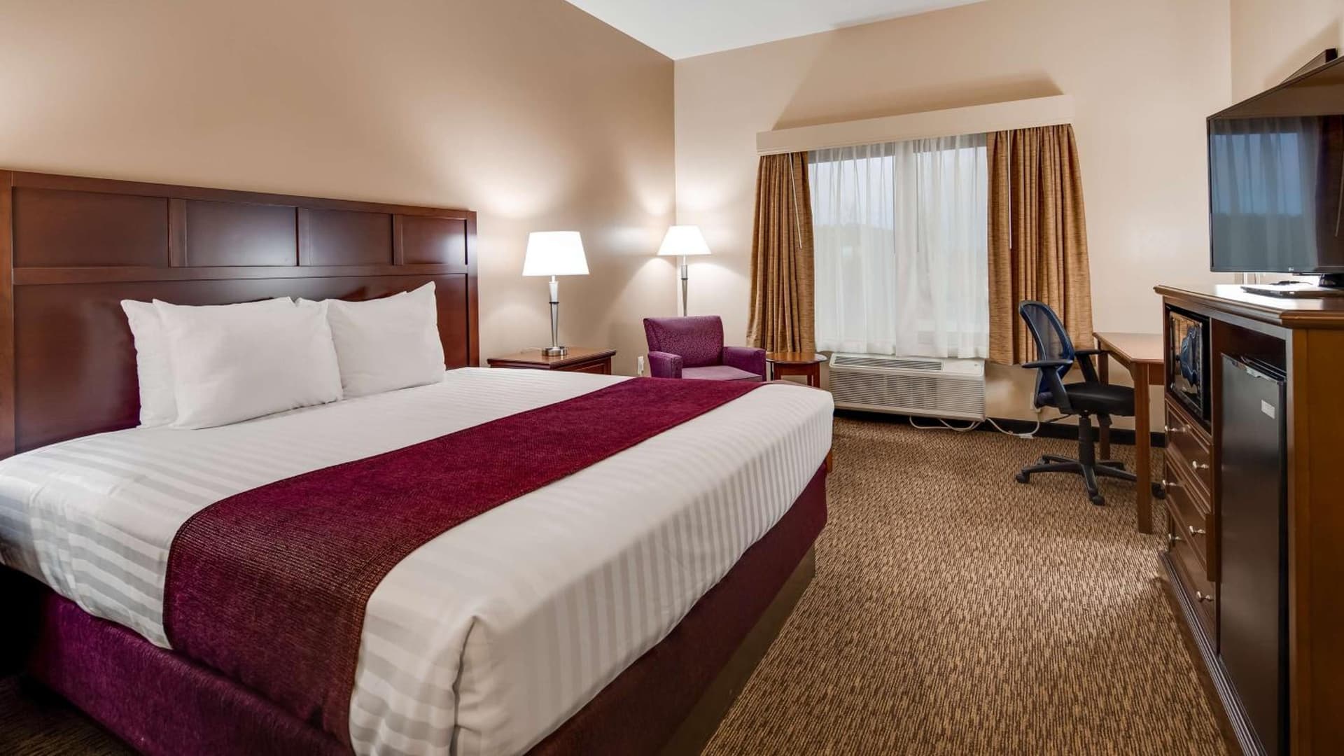 Best Western Plus Grapevine Inn gallery photo in Sunnyside, WA — image 9