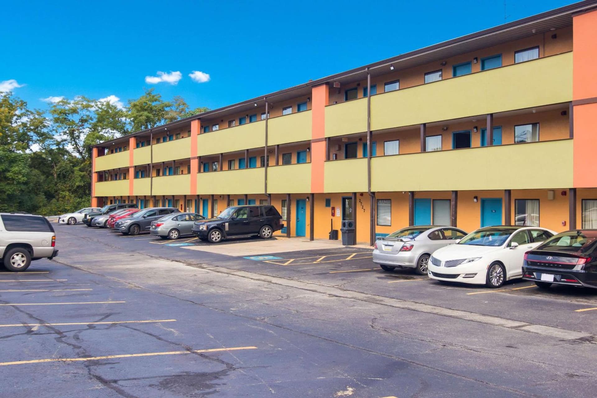 Rodeway Inn & Suites Monroeville-Pittsburgh interior in Monroeville, PA — gallery photo 2