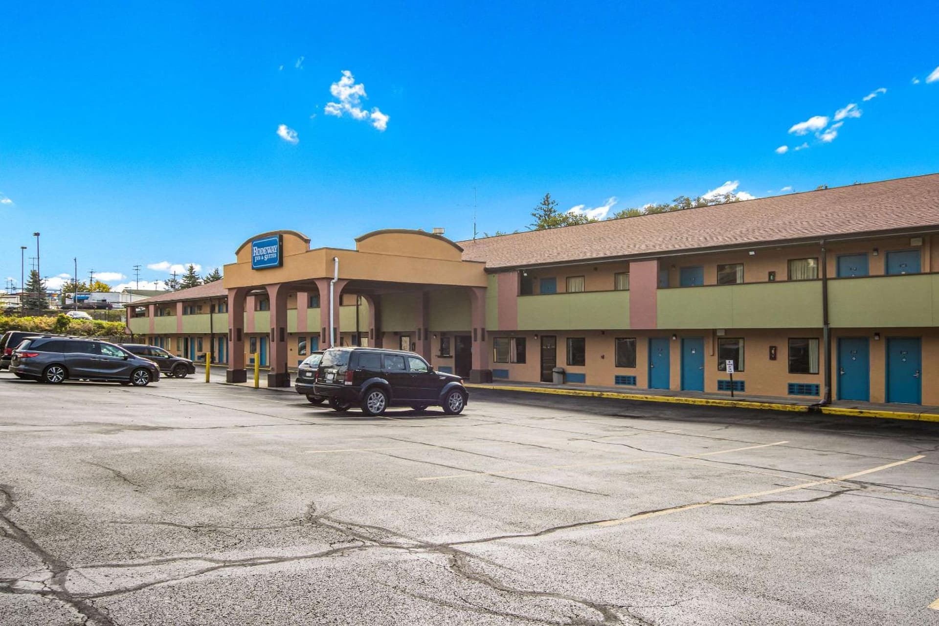 Rodeway Inn & Suites Monroeville-Pittsburgh property views in Monroeville, PA — gallery photo 3