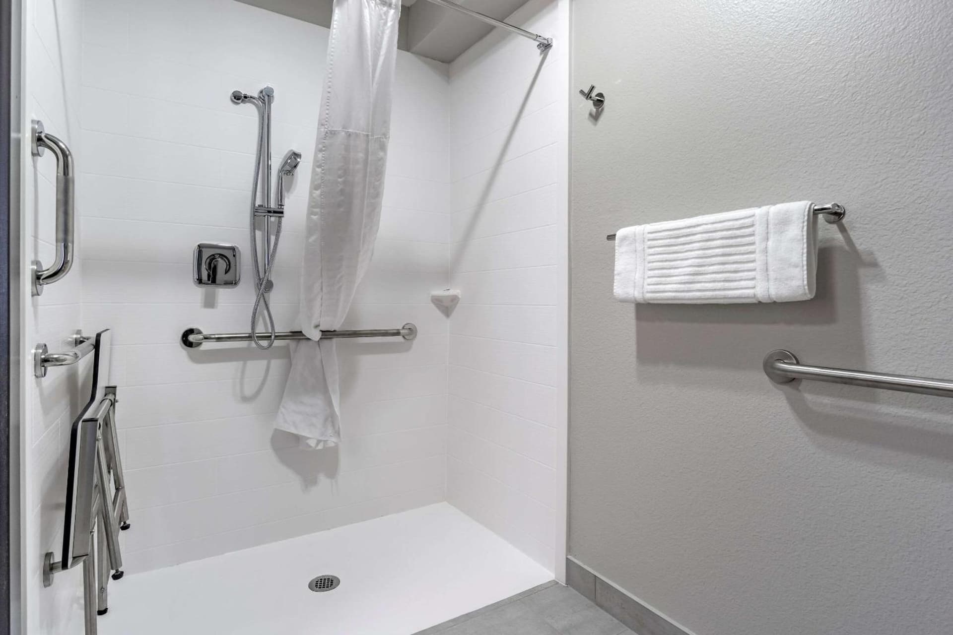 Comfort Inn & Suites Pacific - Auburn gallery photo in Auburn, WA — image 5