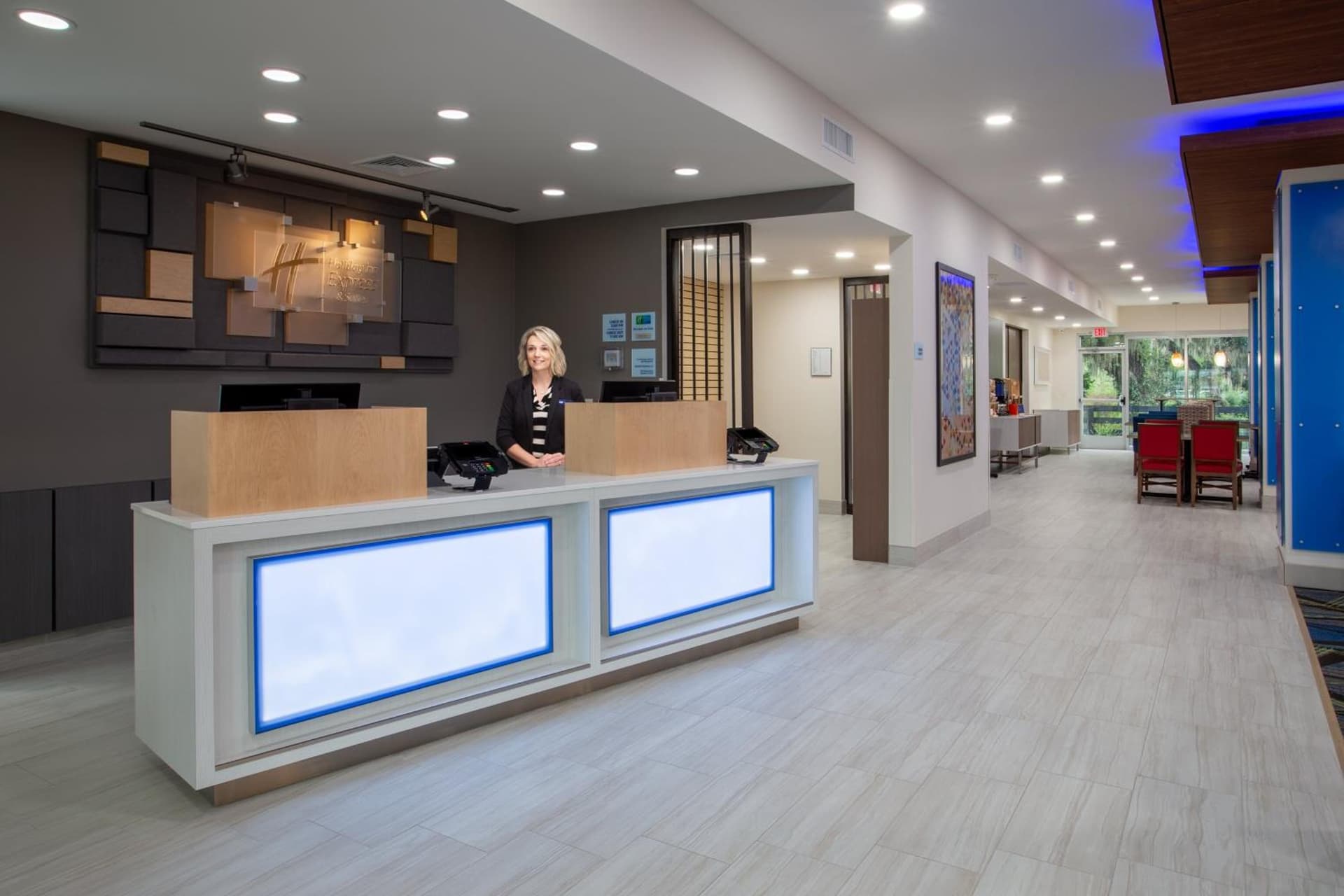 Holiday Inn Express & Suites - Deland South by IHG interior in DeLand, FL — gallery photo 2