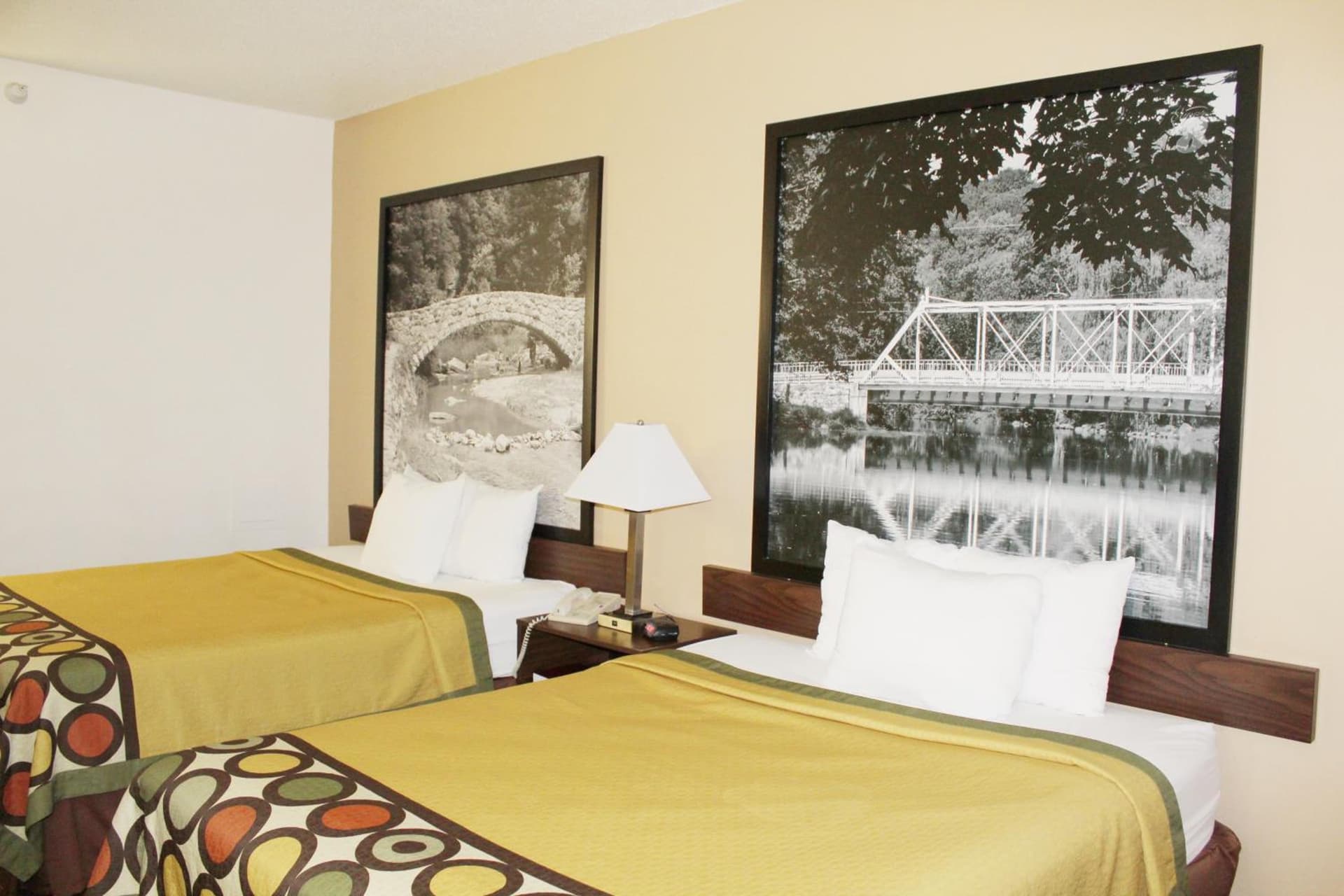 Super 8 by Wyndham Three Rivers gallery photo in Three Rivers, MI — image 10