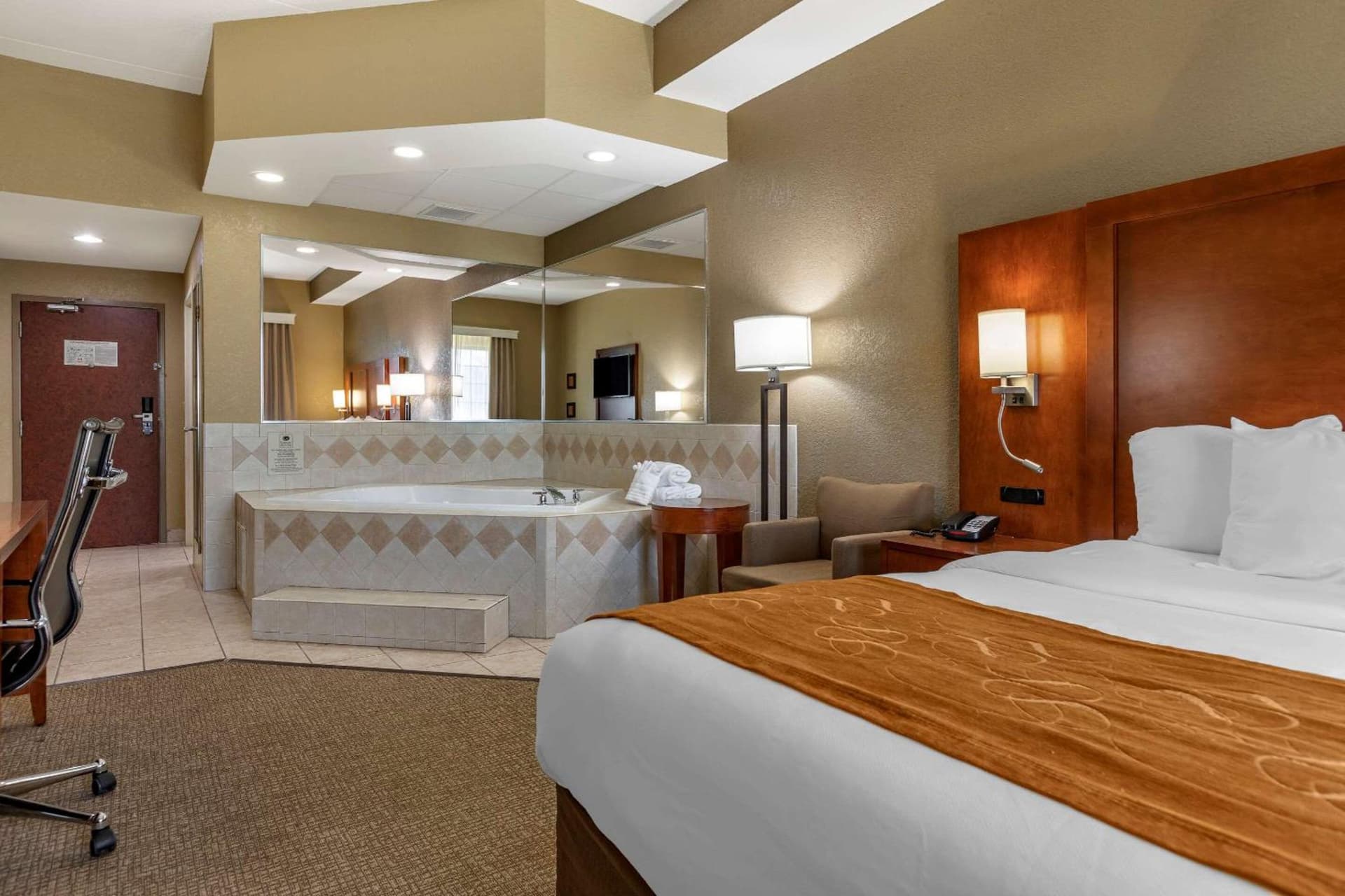 Comfort Suites Grand Rapids South gallery photo in Grand Rapids, MI — image 44