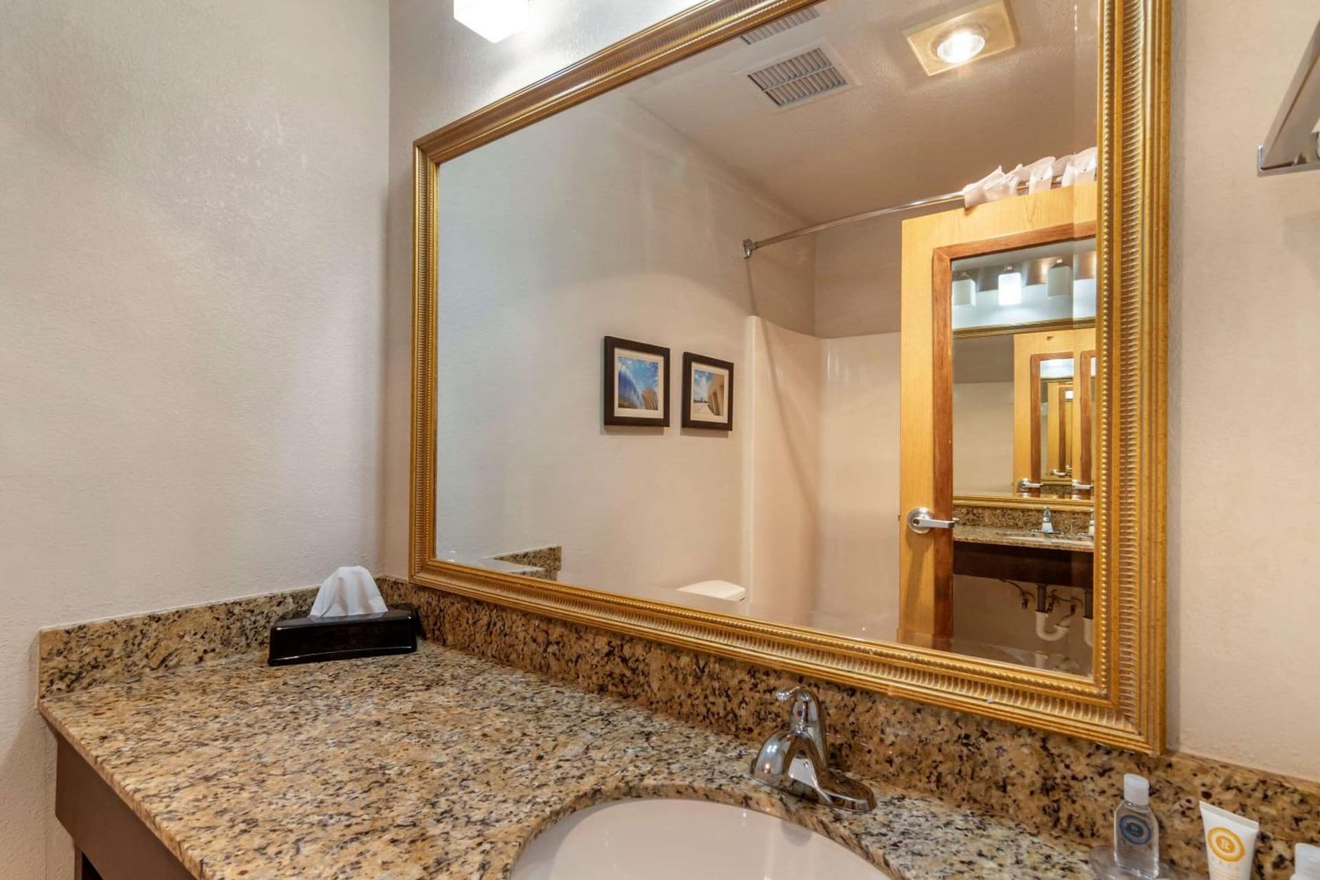 Comfort Inn & Suites Lees Summit - Kansas City gallery photo in Lees Summit, MO — image 14