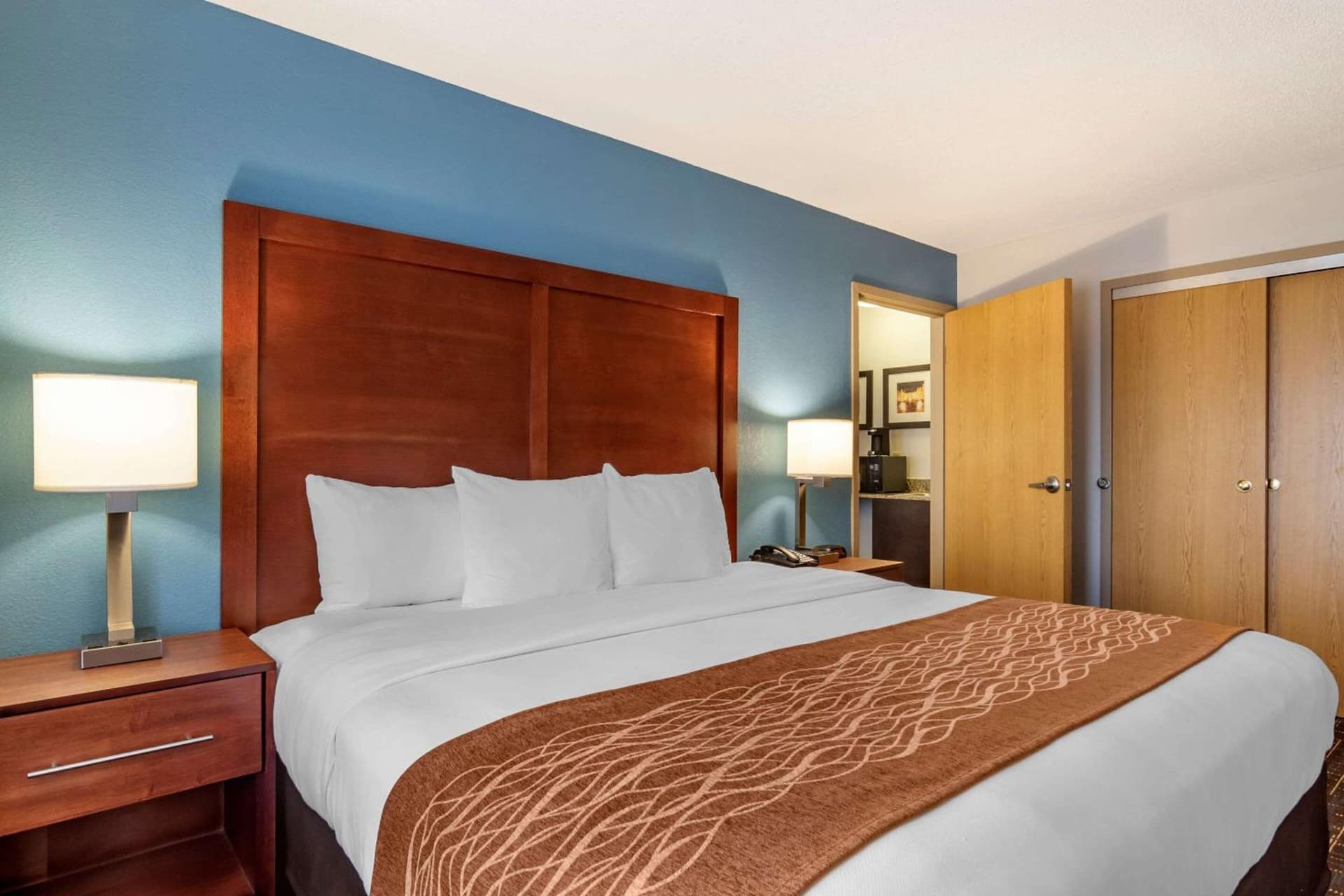 Comfort Inn & Suites Lees Summit - Kansas City interior in Lees Summit, MO — gallery photo 2