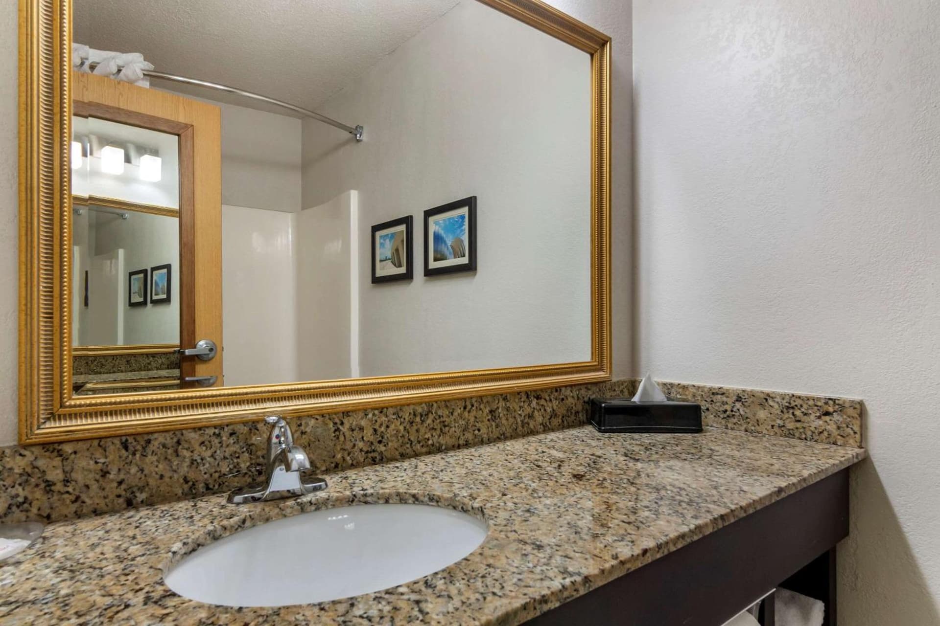 Comfort Inn & Suites Lees Summit - Kansas City gallery photo in Lees Summit, MO — image 21