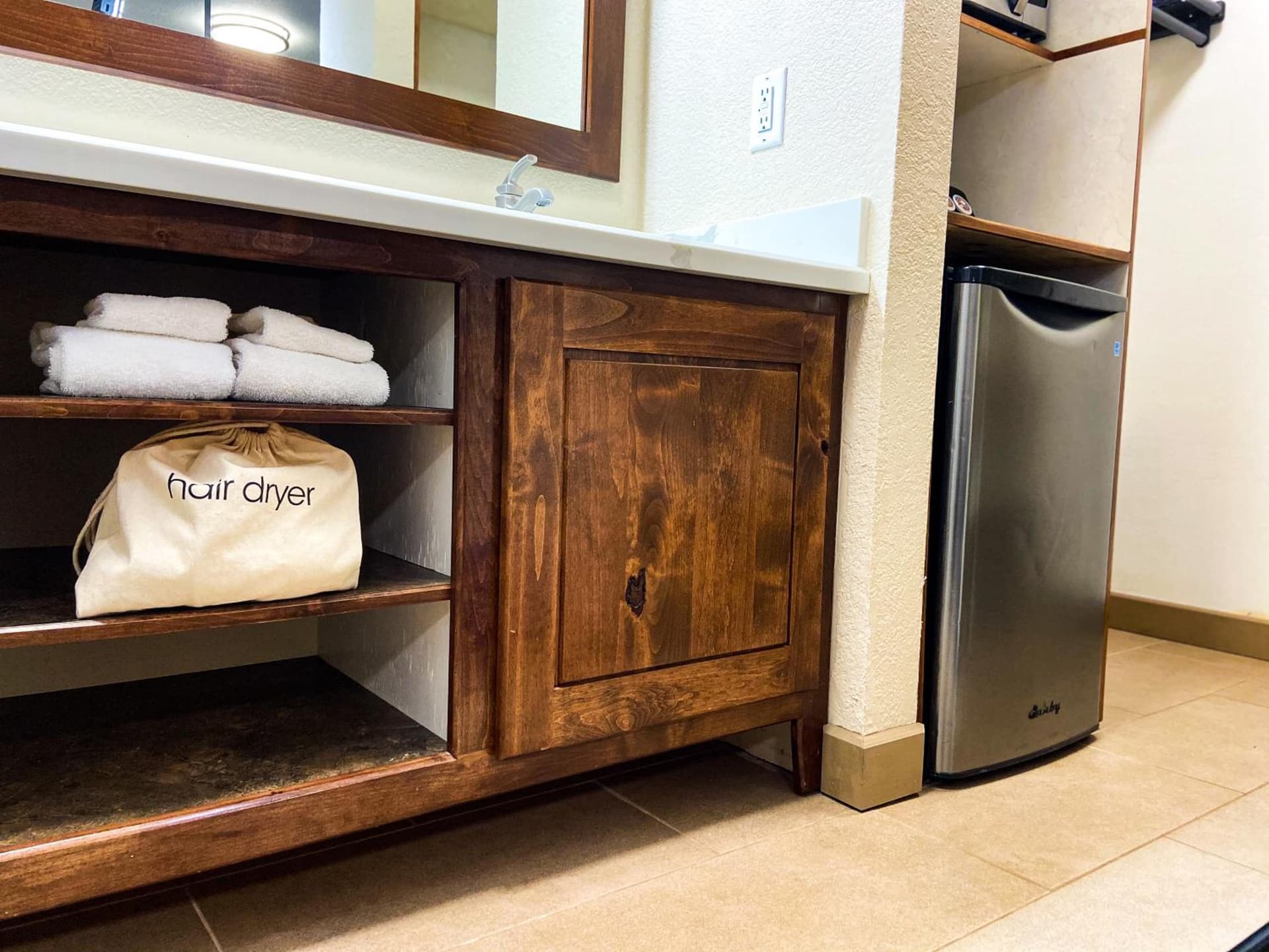 Wonder Valley Ranch Resort interior in Pine Flat Lake — gallery photo 2