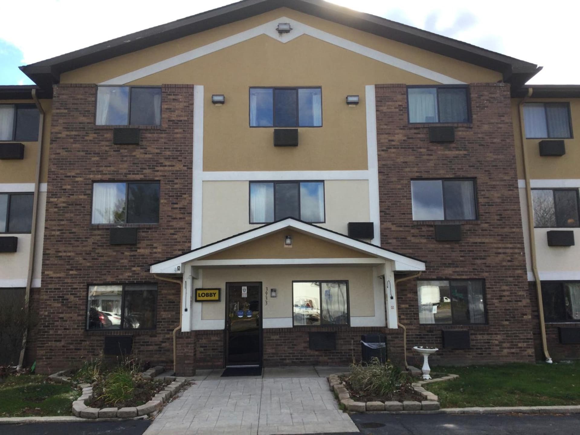 Super 8 by Wyndham Canton/Livonia Area gallery photo in Canton — image 31