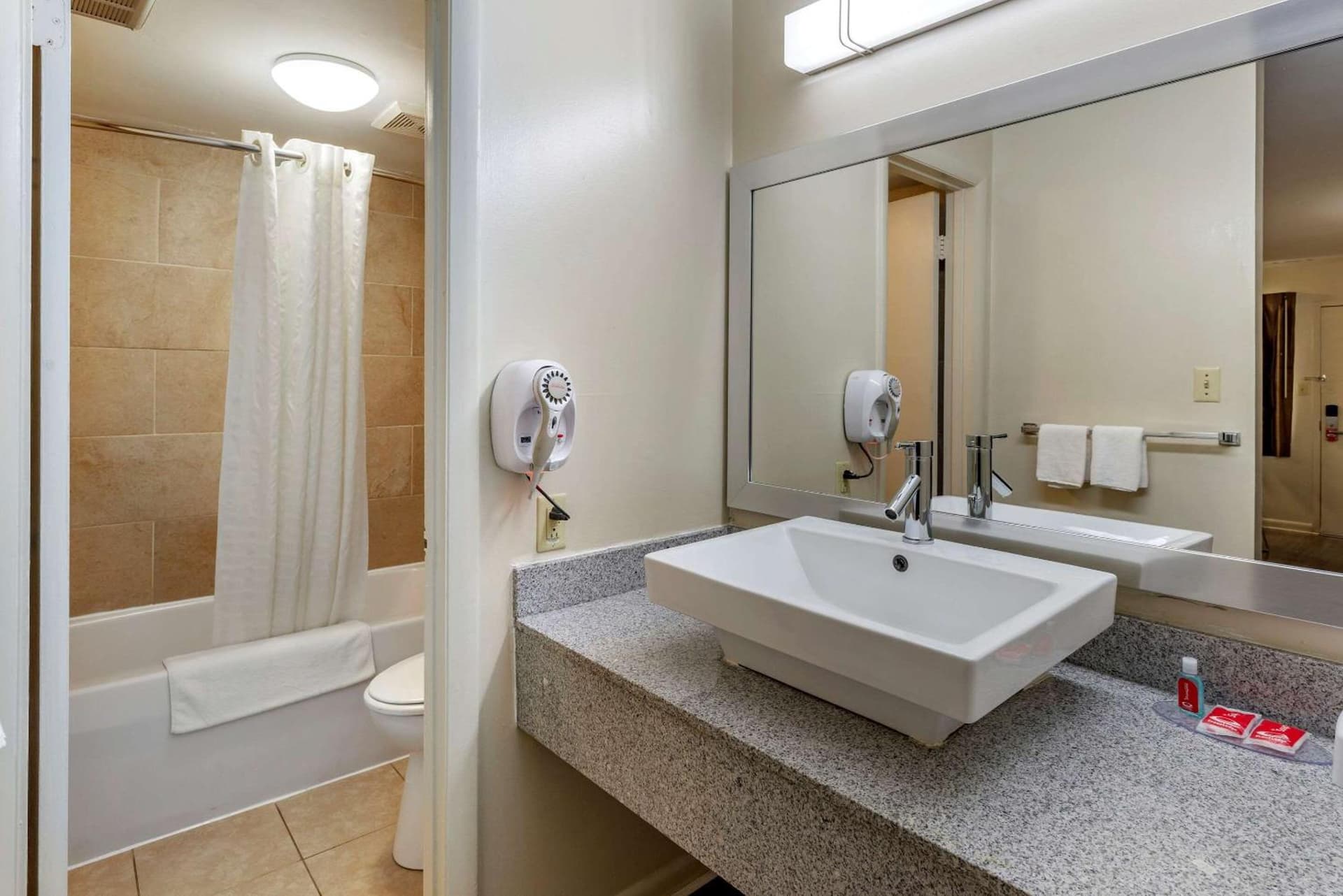 Econo Lodge Charlottesville North - University Area gallery photo in Charlottesville, VA — image 8