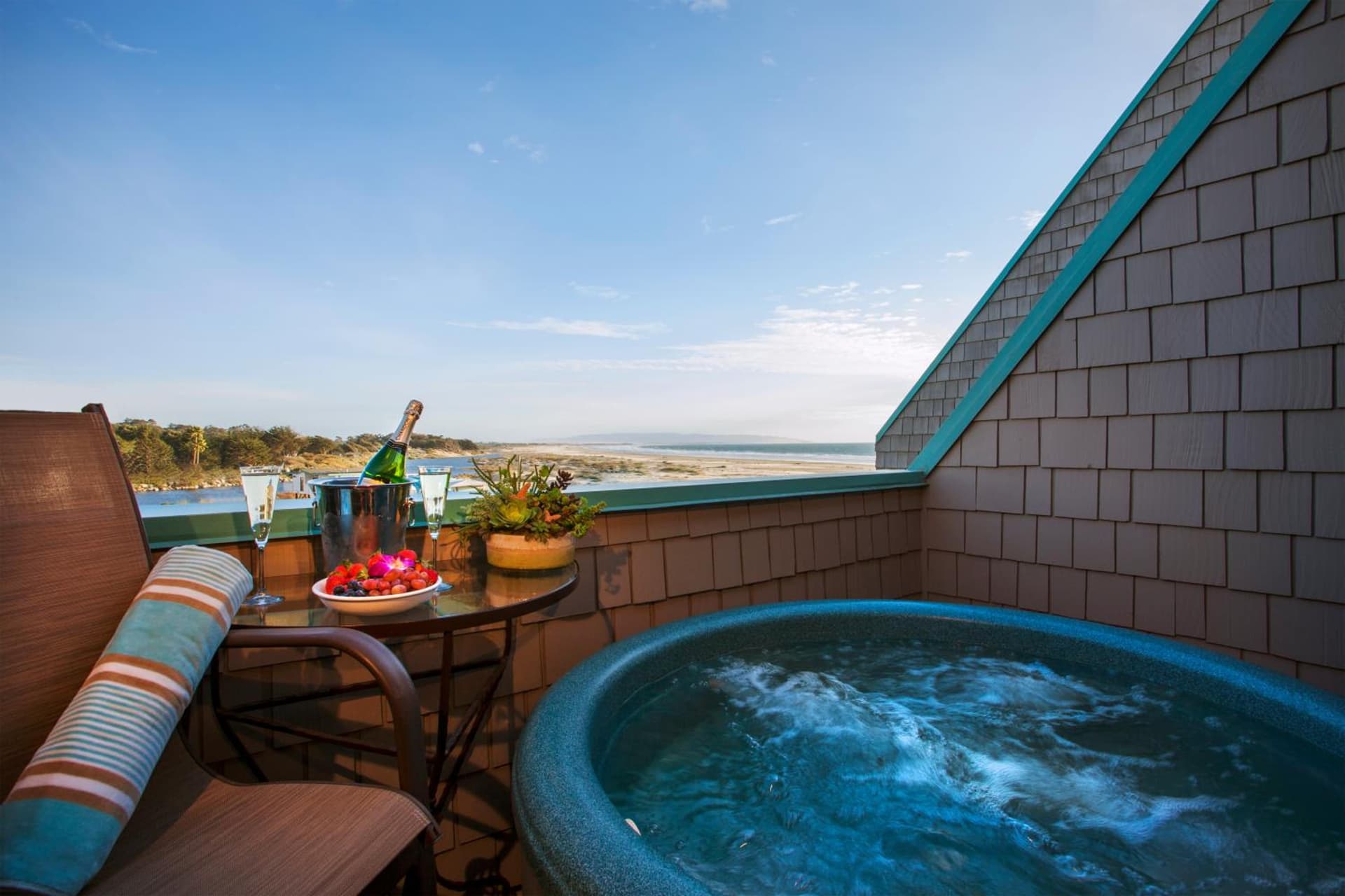 SeaVenture Beach Hotel interior in Pismo Beach, CA — gallery photo 2