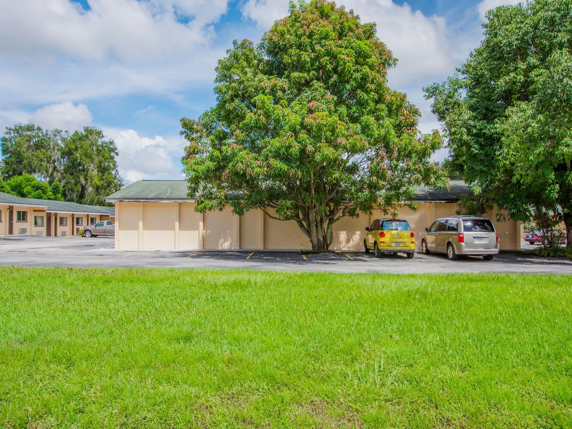 OYO Superior Budget Inn Bartow property views in Bartow, FL — gallery photo 3