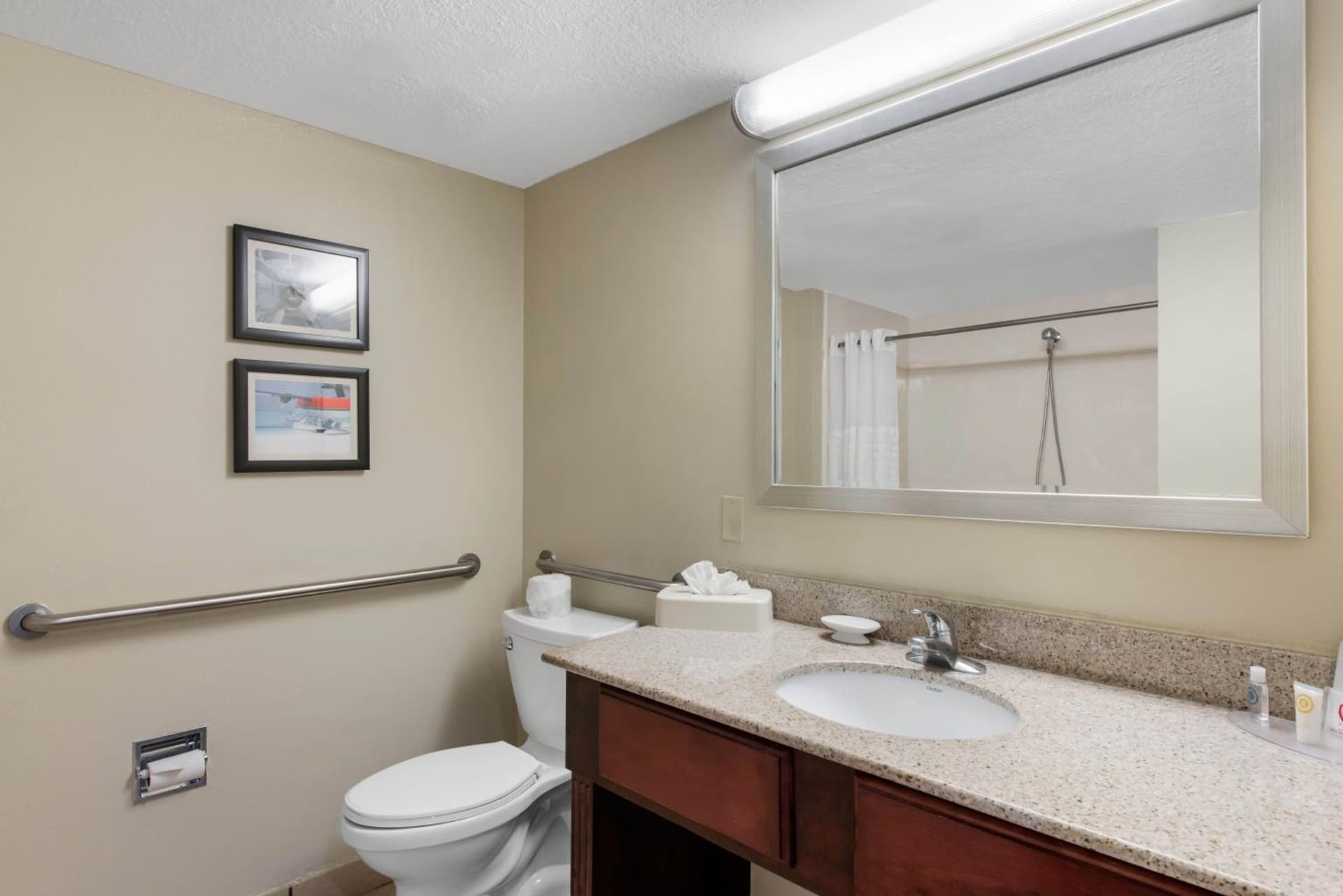 Comfort Inn & Suites Tavares North gallery photo in Tavares, FL — image 6