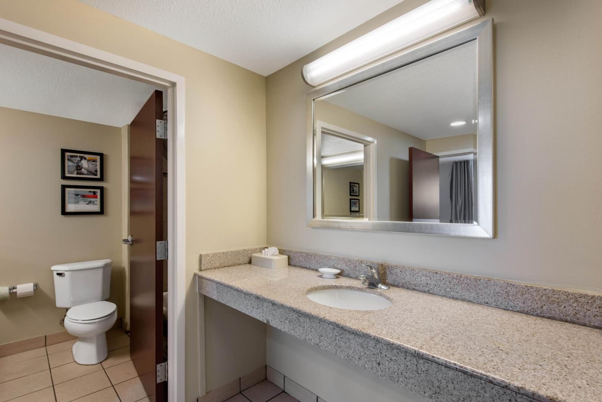 Comfort Inn & Suites Tavares North interior in Tavares, FL — gallery photo 2