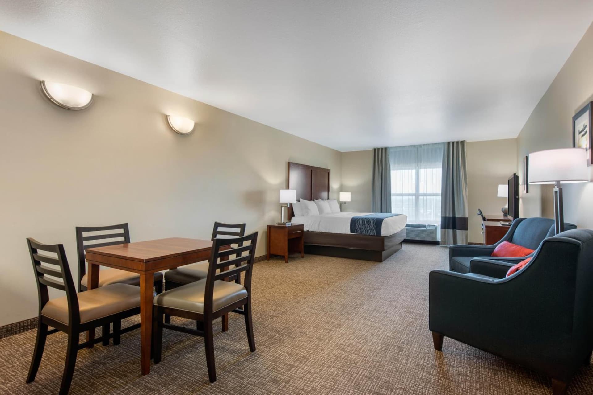 Comfort Inn & Suites Tavares North property views in Tavares, FL — gallery photo 3