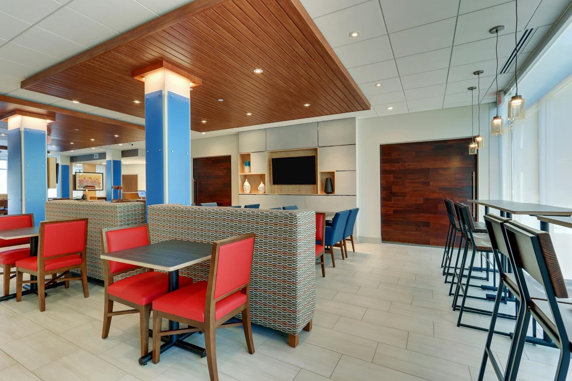 Holiday Inn Express & Suites - Roanoke – Civic Center gallery photo in Roanoke, VA — image 79