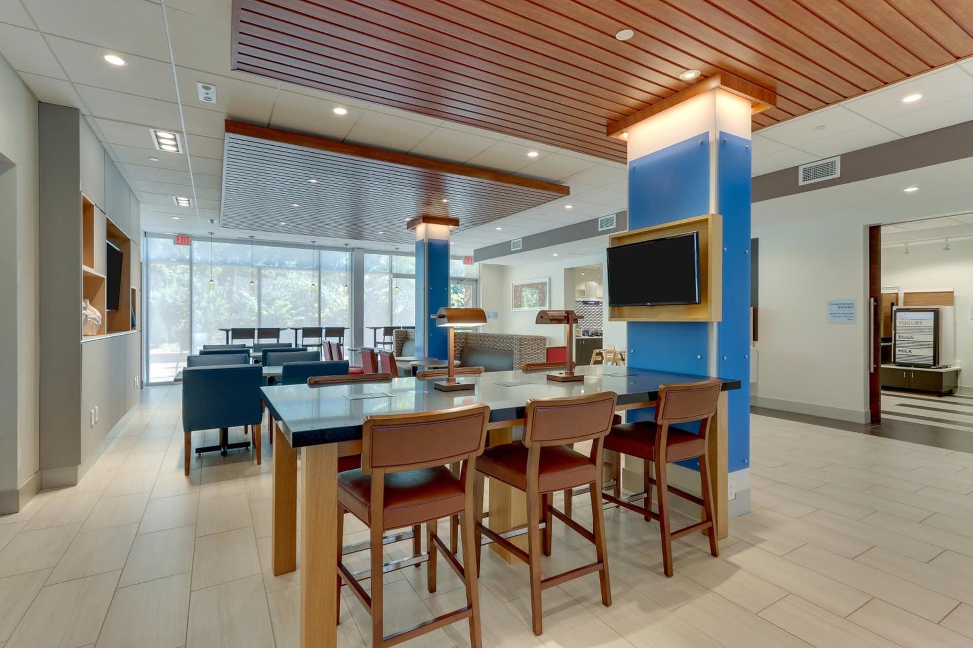 Holiday Inn Express & Suites - Roanoke – Civic Center gallery photo in Roanoke, VA — image 38