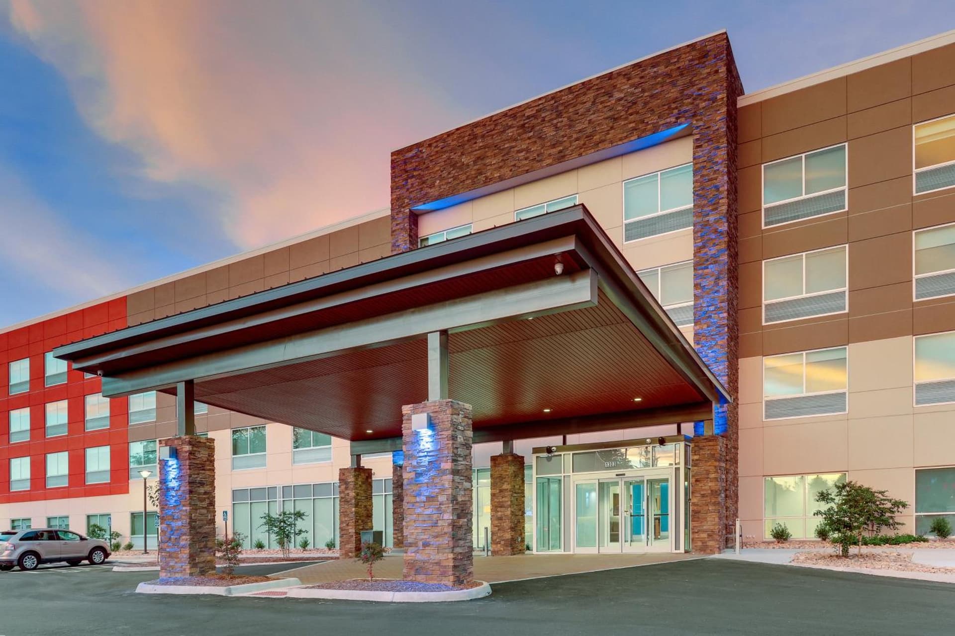 Holiday Inn Express & Suites - Roanoke – Civic Center gallery photo in Roanoke, VA — image 28