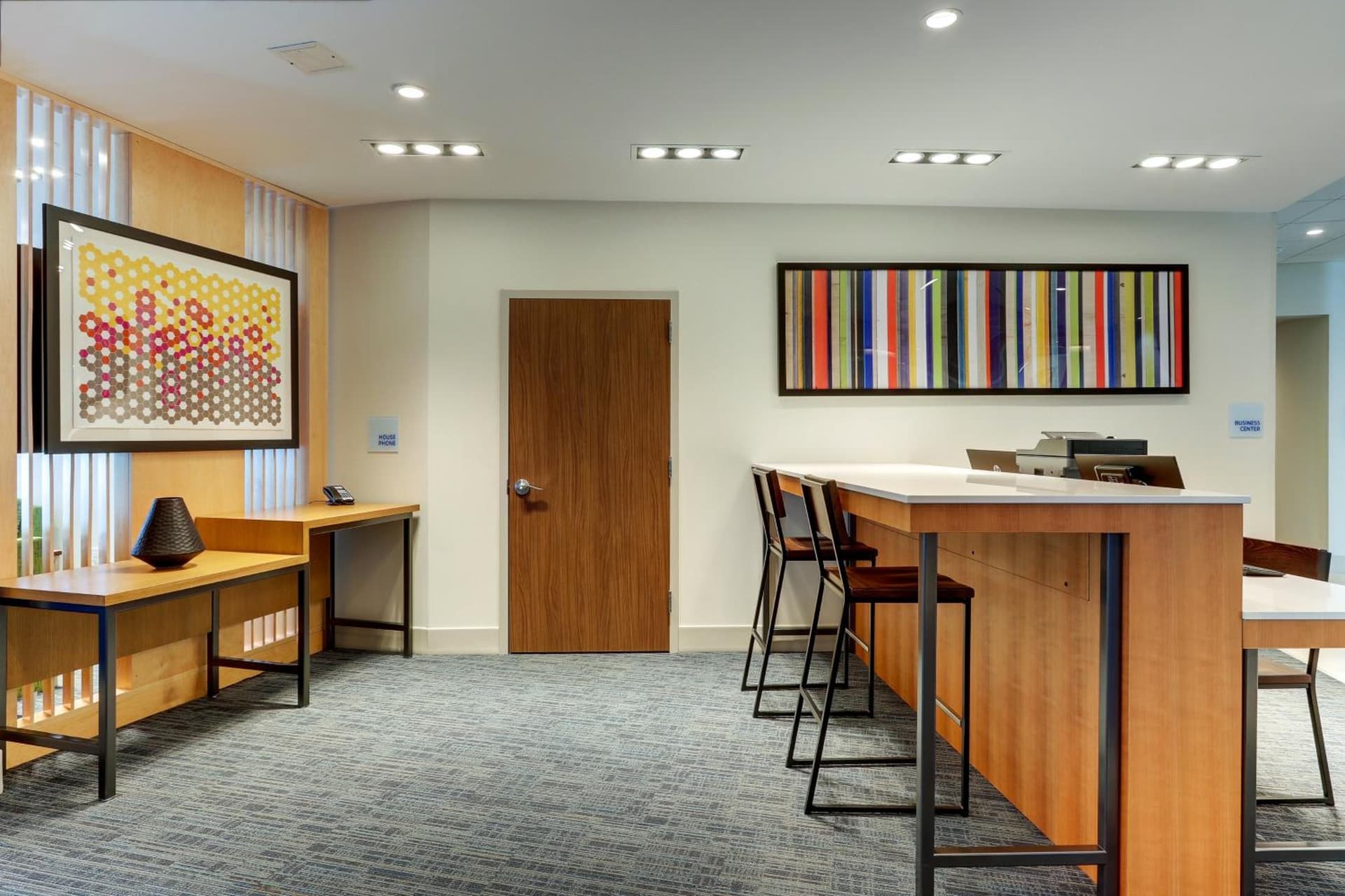 Holiday Inn Express & Suites - Roanoke – Civic Center gallery photo in Roanoke, VA — image 32