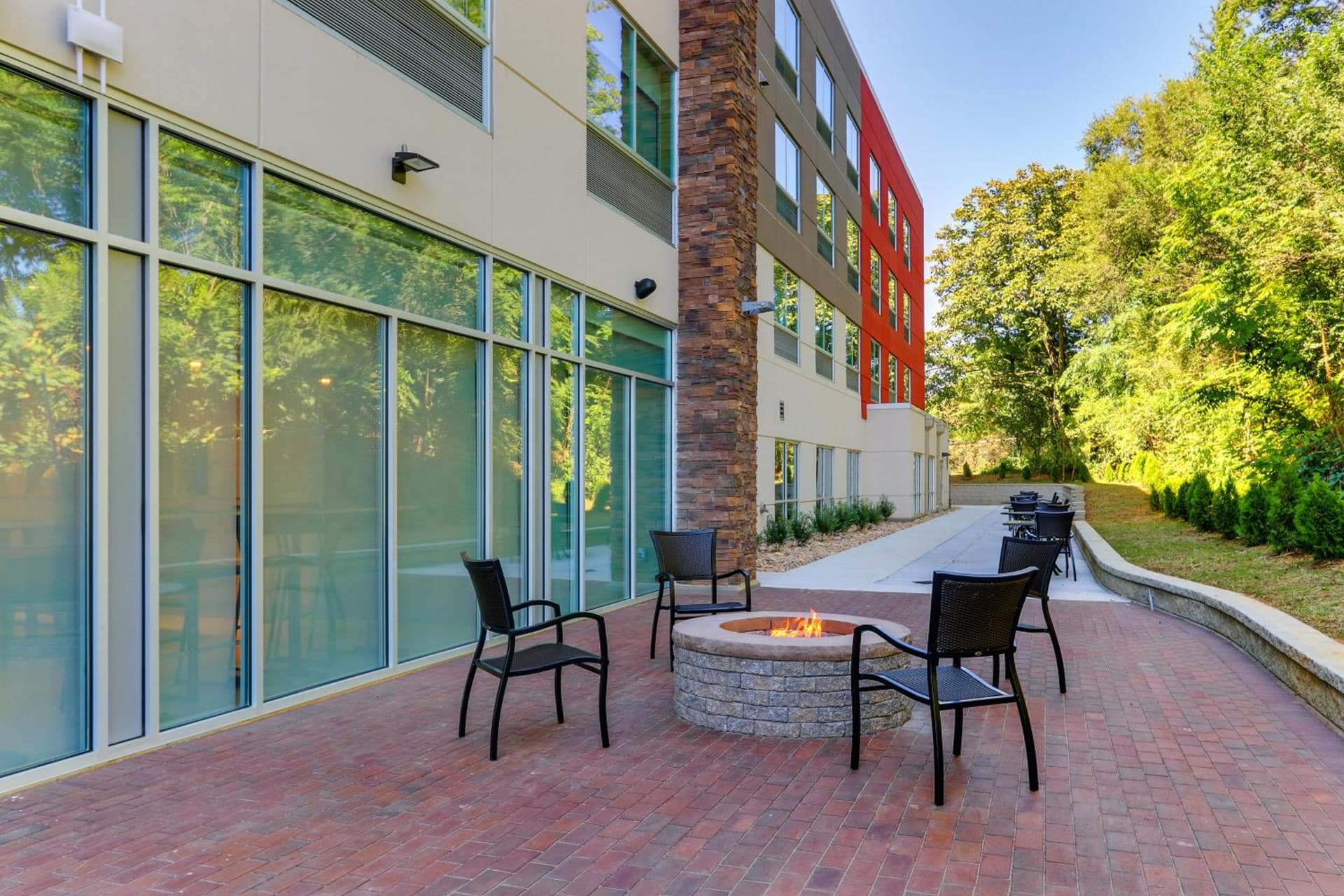 Holiday Inn Express & Suites - Roanoke – Civic Center gallery photo in Roanoke, VA — image 25