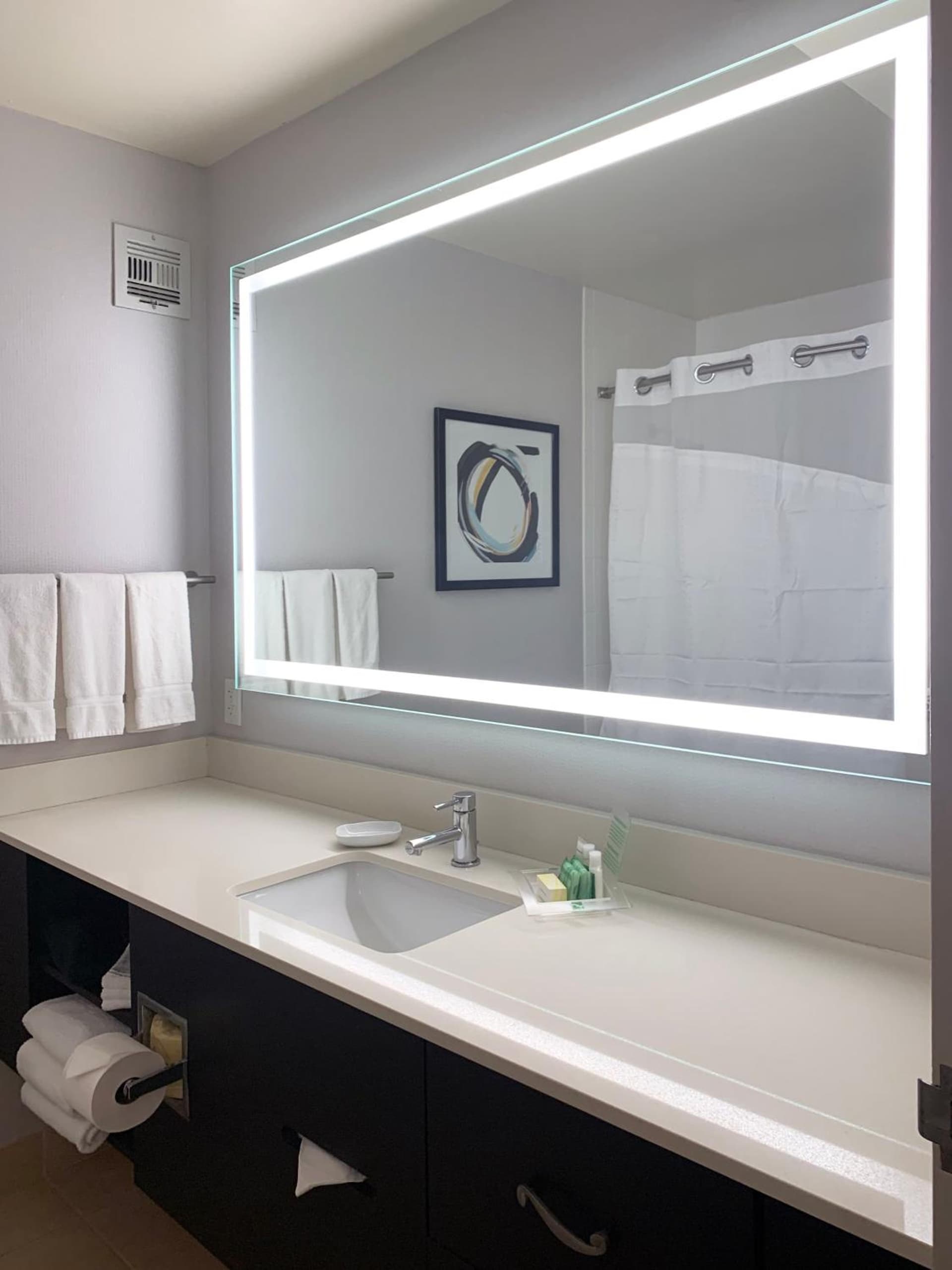 Holiday Inn Los Angeles - LAX Airport by IHG property views in Los Angeles, CA — gallery photo 3