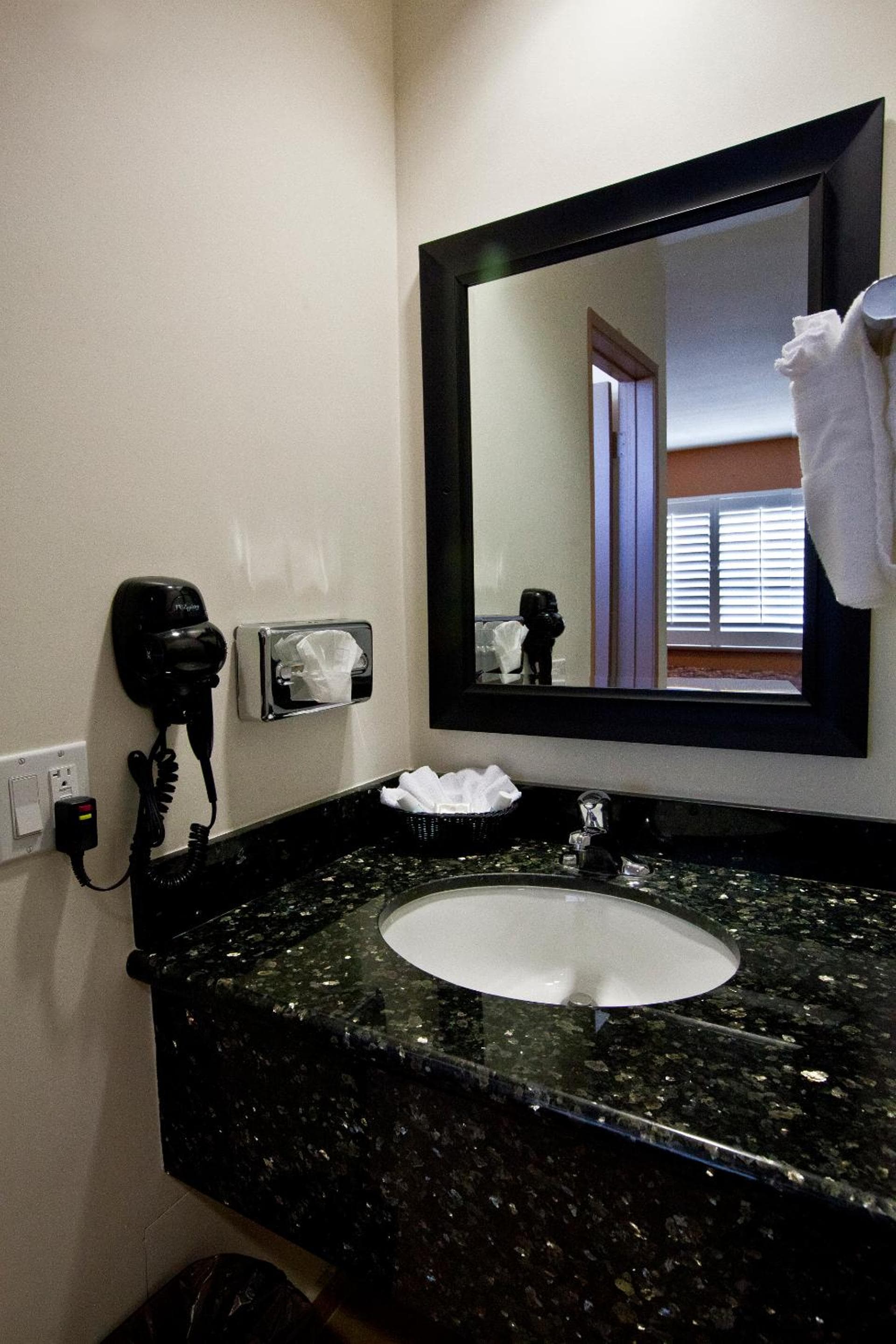 Dunes Inn - Sunset gallery photo in Los Angeles, CA — image 35