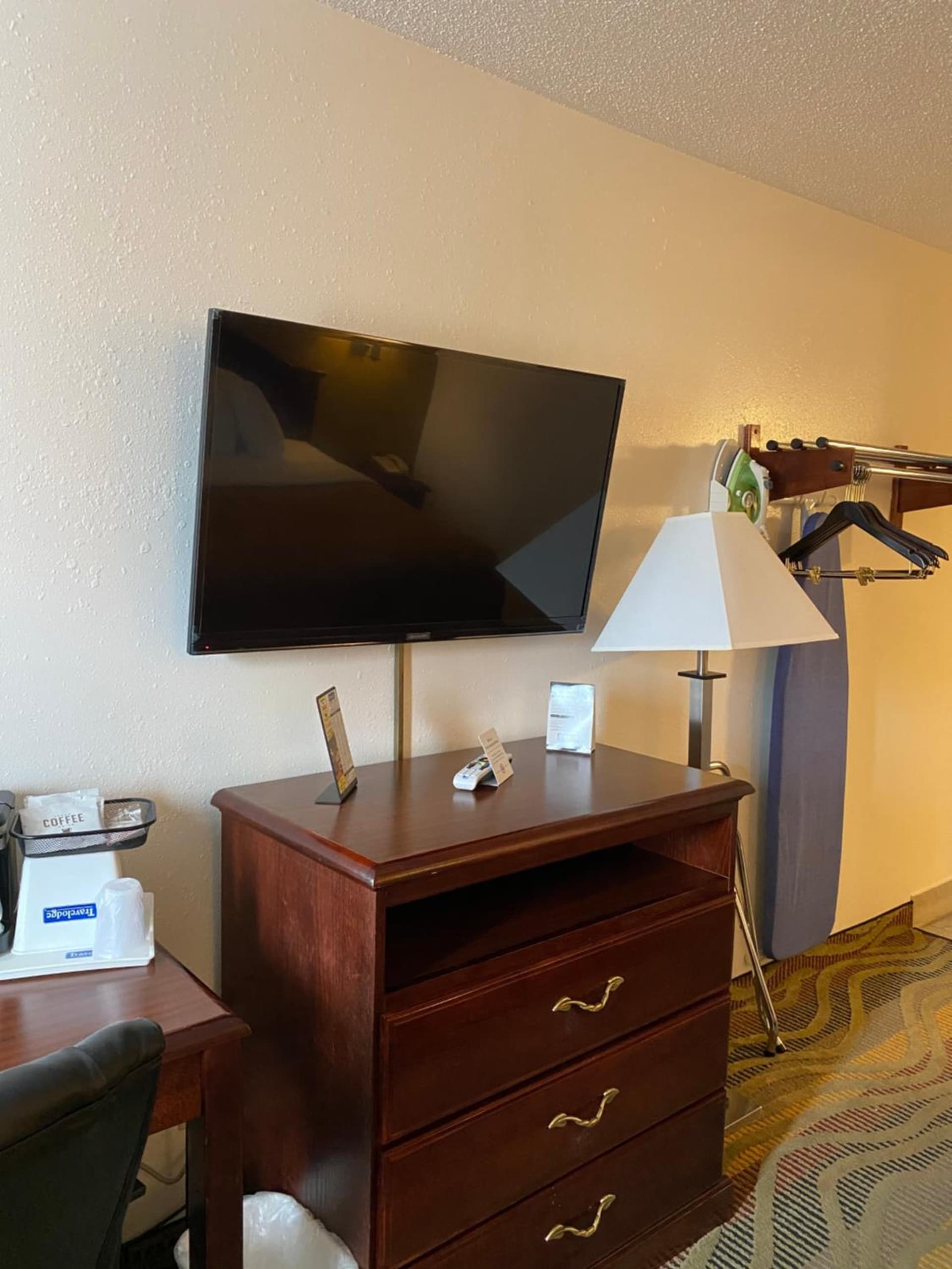 Travelodge by Wyndham La Porte/Michigan City Area gallery photo in LaPorte, IN — image 38