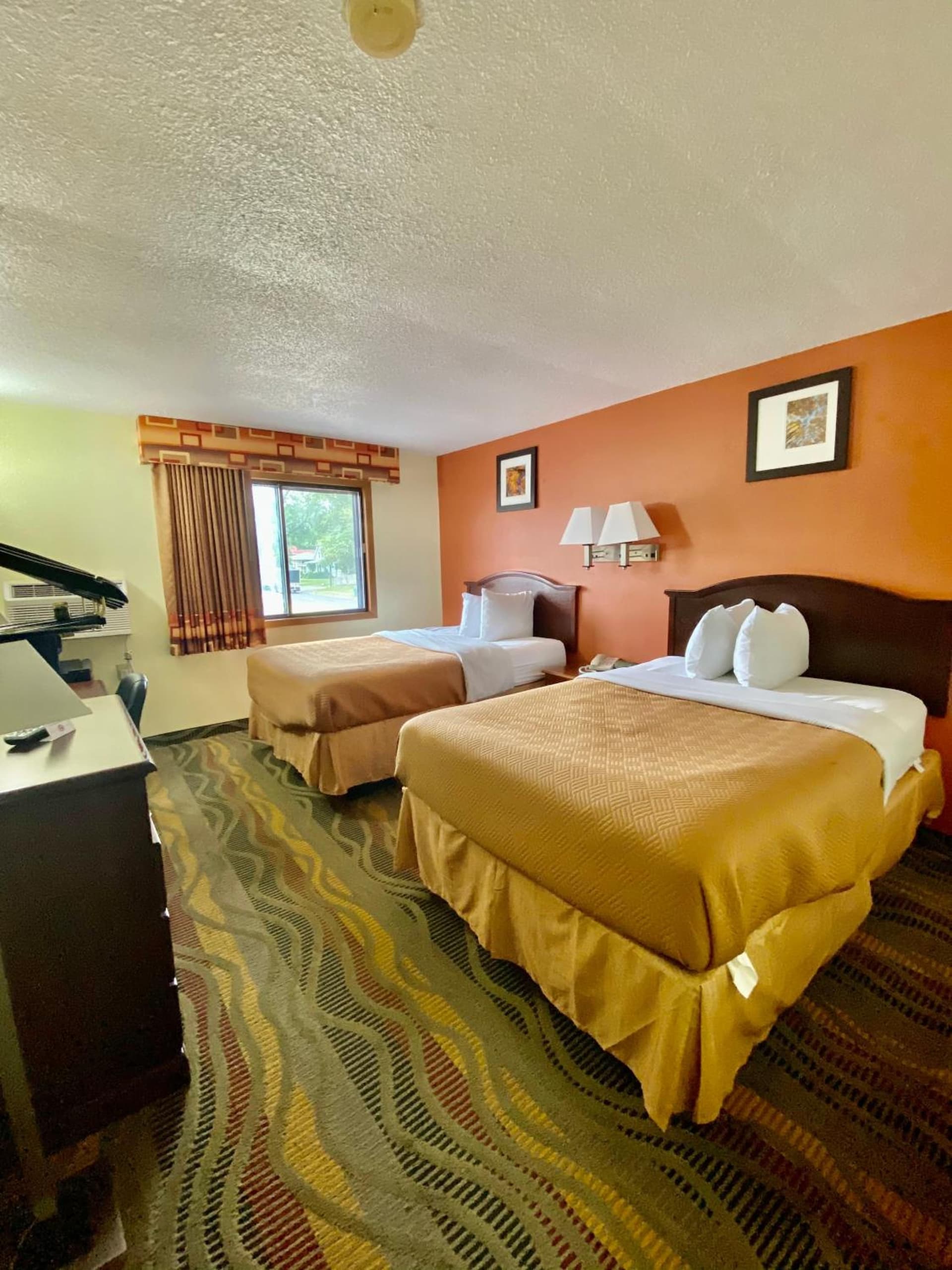 Travelodge by Wyndham La Porte/Michigan City Area gallery photo in LaPorte, IN — image 7