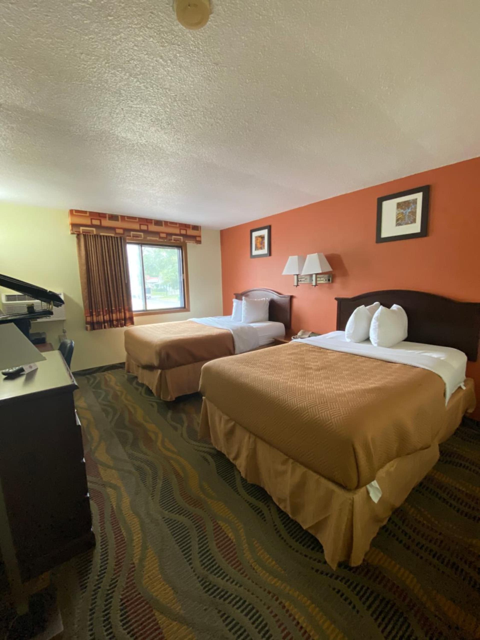 Travelodge by Wyndham La Porte/Michigan City Area gallery photo in LaPorte, IN — image 28