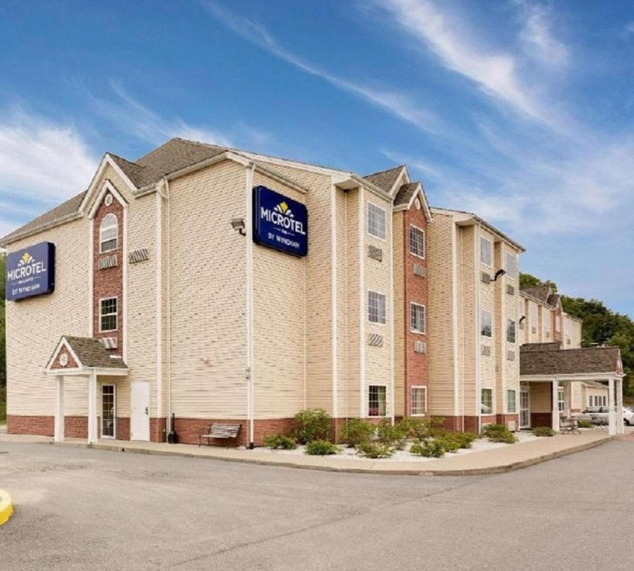 Microtel Inn & Suites by Wyndham Princeton interior in Princeton, WV — gallery photo 2