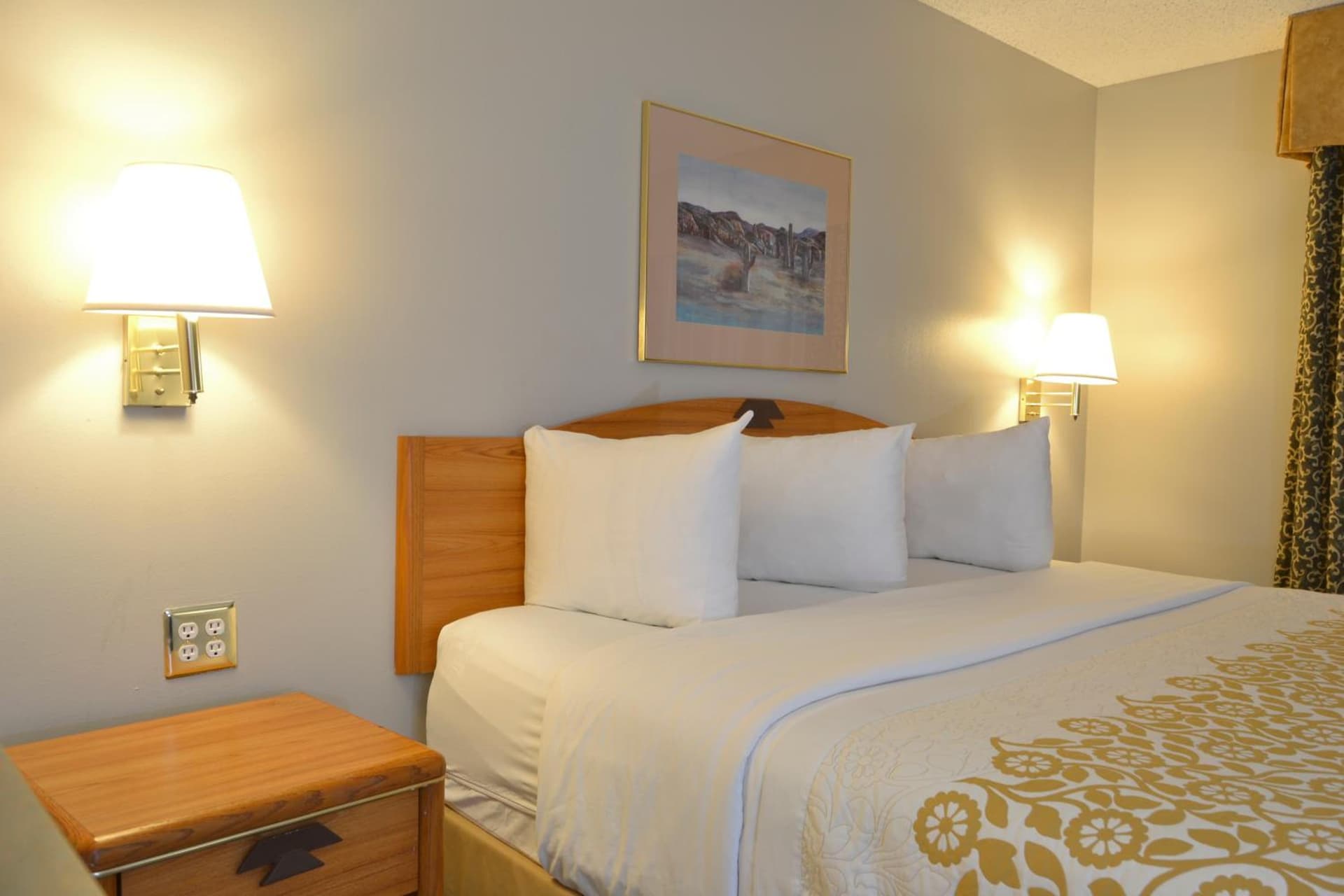 Days Inn & Suites by Wyndham Airport Albuquerque gallery photo in Albuquerque, NM — image 12