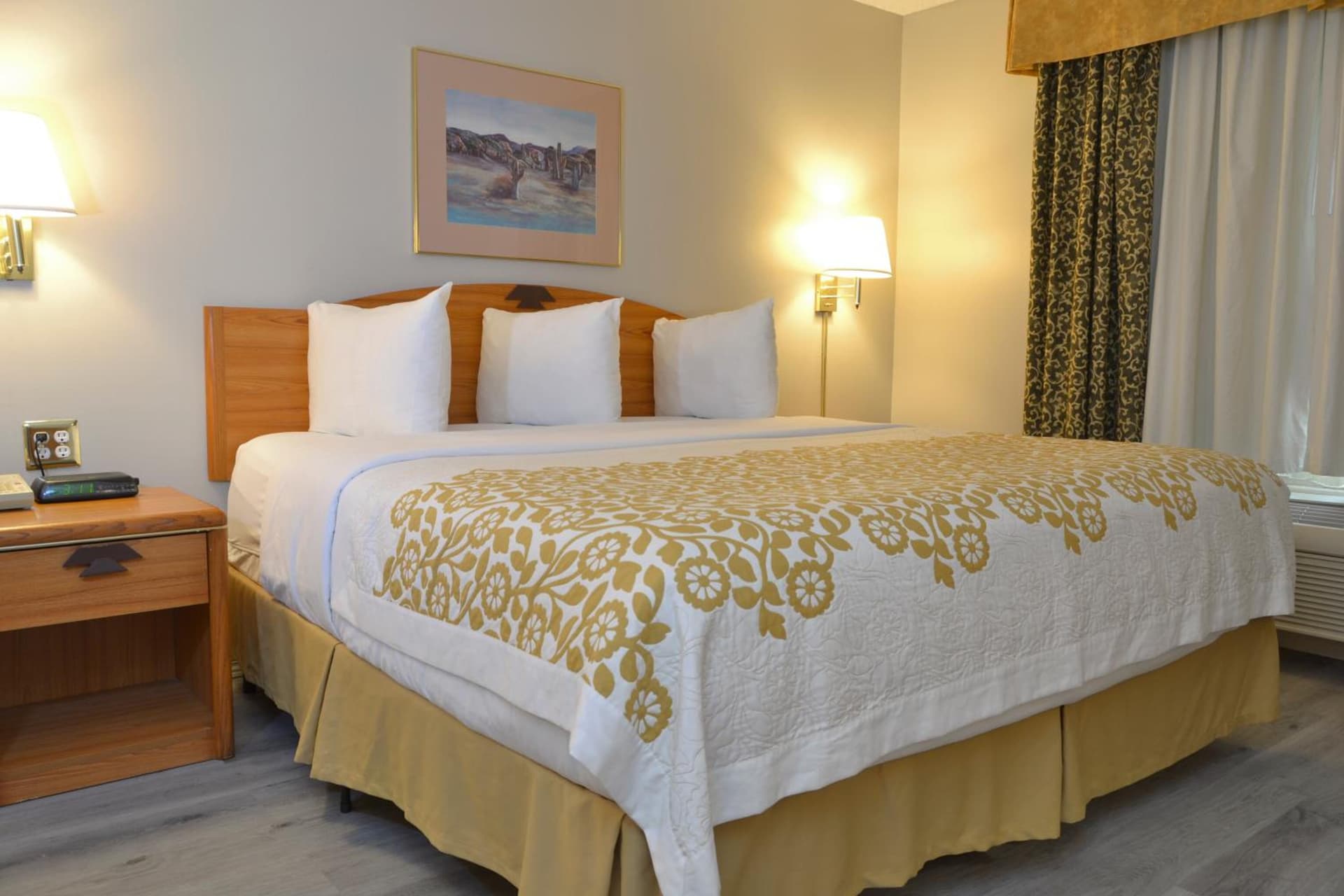 Days Inn & Suites by Wyndham Airport Albuquerque gallery photo in Albuquerque, NM — image 13