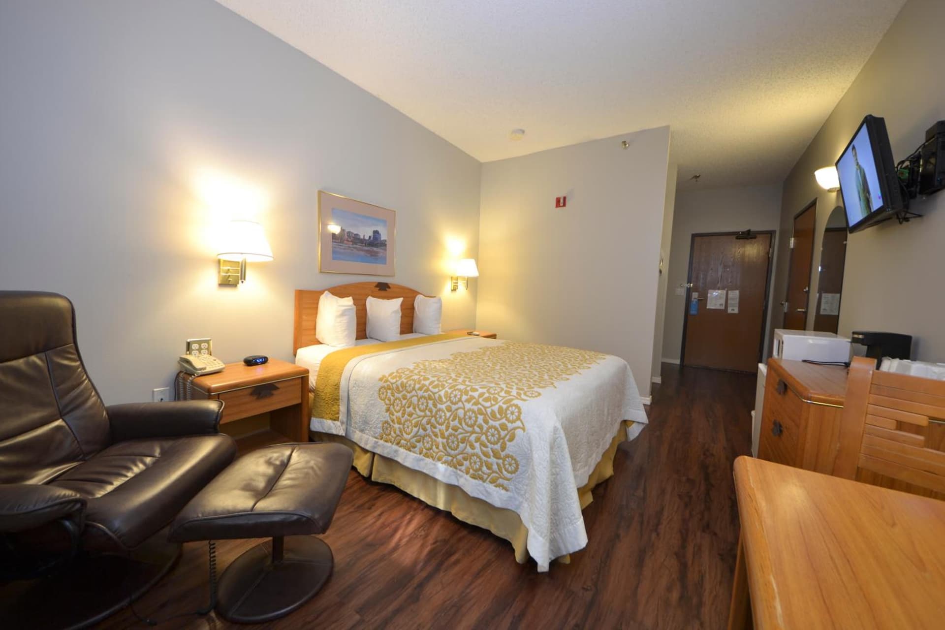 Days Inn & Suites by Wyndham Airport Albuquerque gallery photo in Albuquerque, NM — image 31